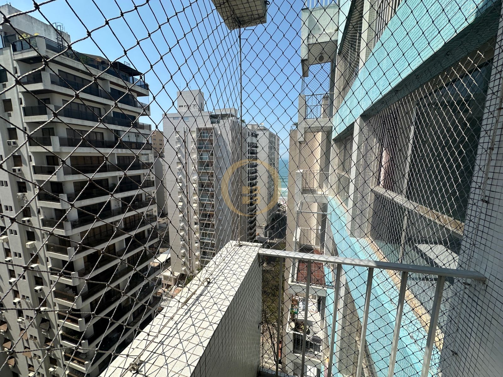 Apartamento na Praia das Pitangueiras, Guarujá - SP