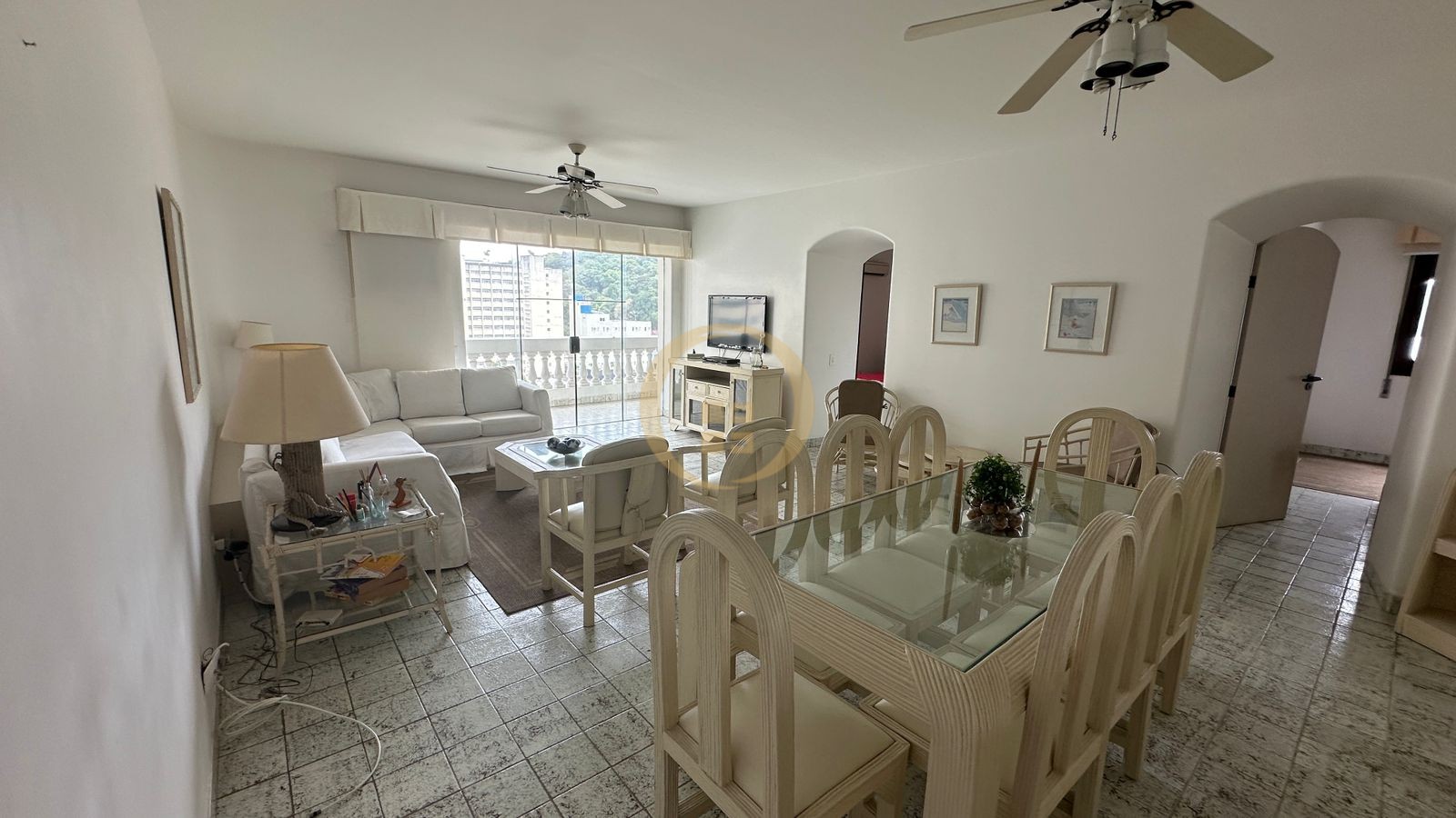 Apartamento na Praia das Pitangueiras, Guarujá - SP