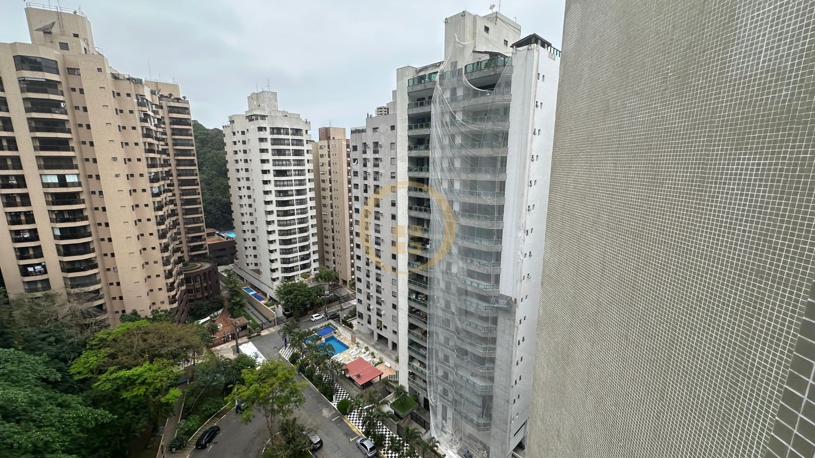 Apartamento na Praia das Pitangueiras, Guarujá - SP