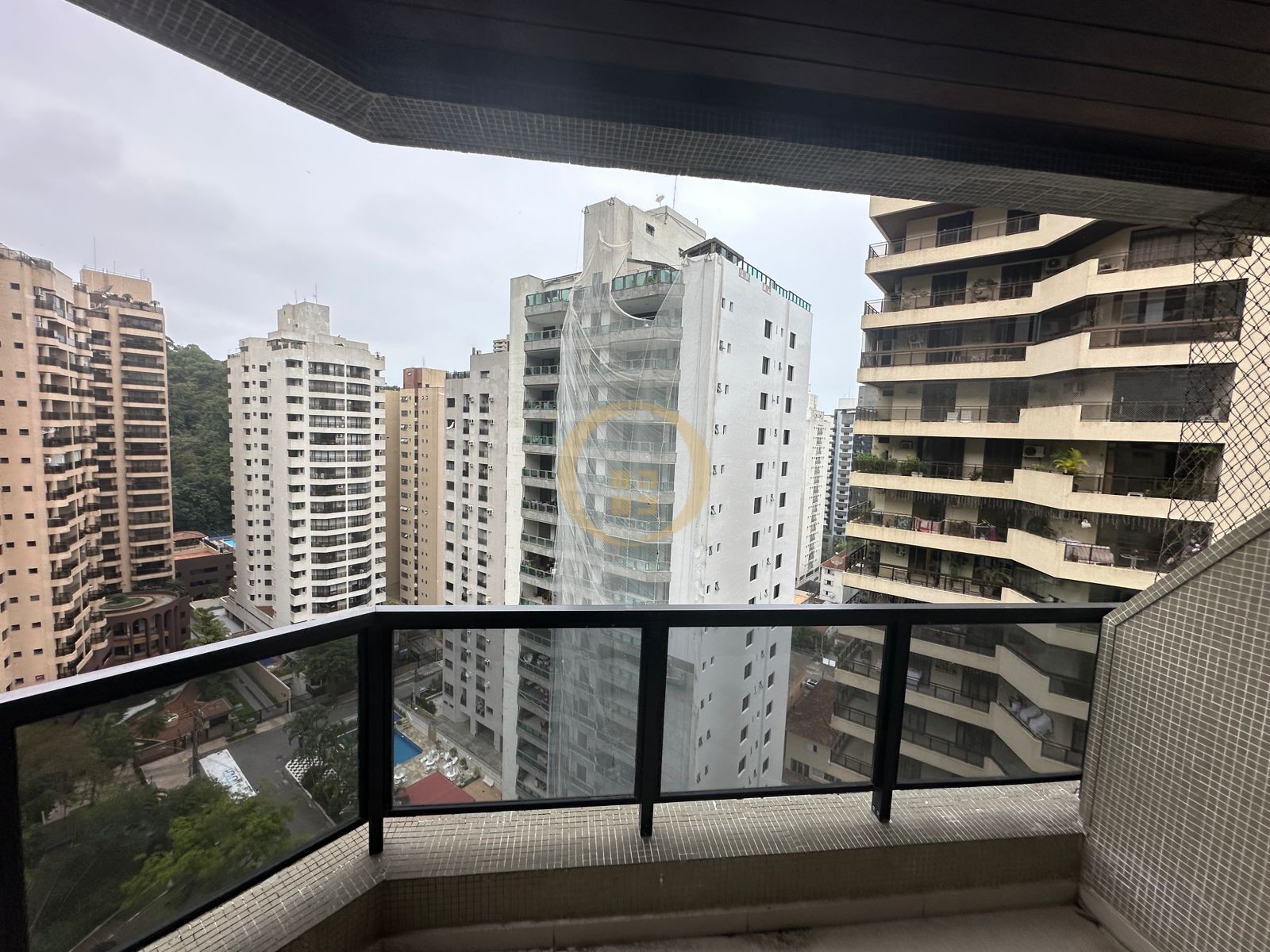 Apartamento na Praia das Pitangueiras, Guarujá - SP