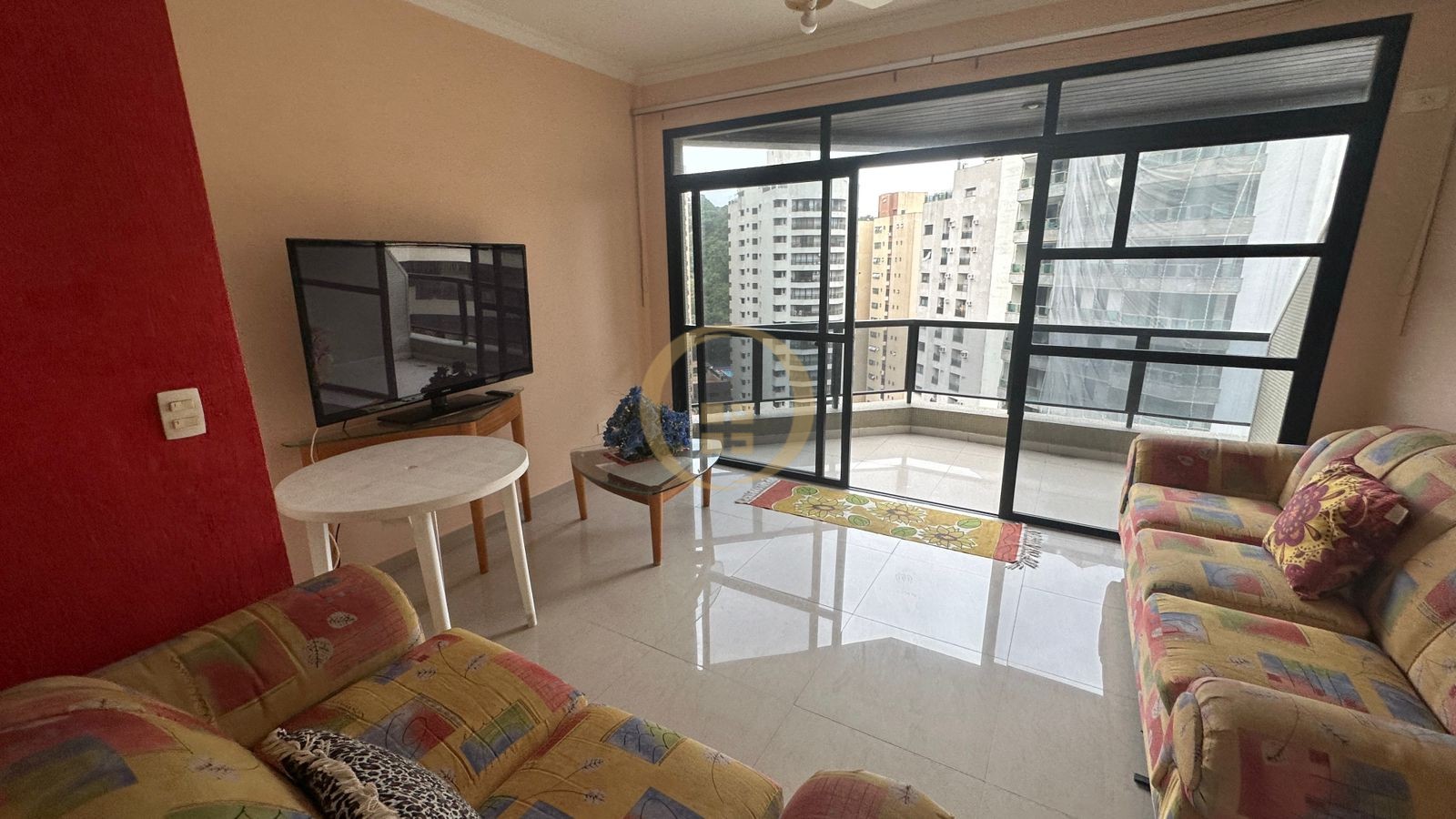 Apartamento na Praia das Pitangueiras, Guarujá - SP