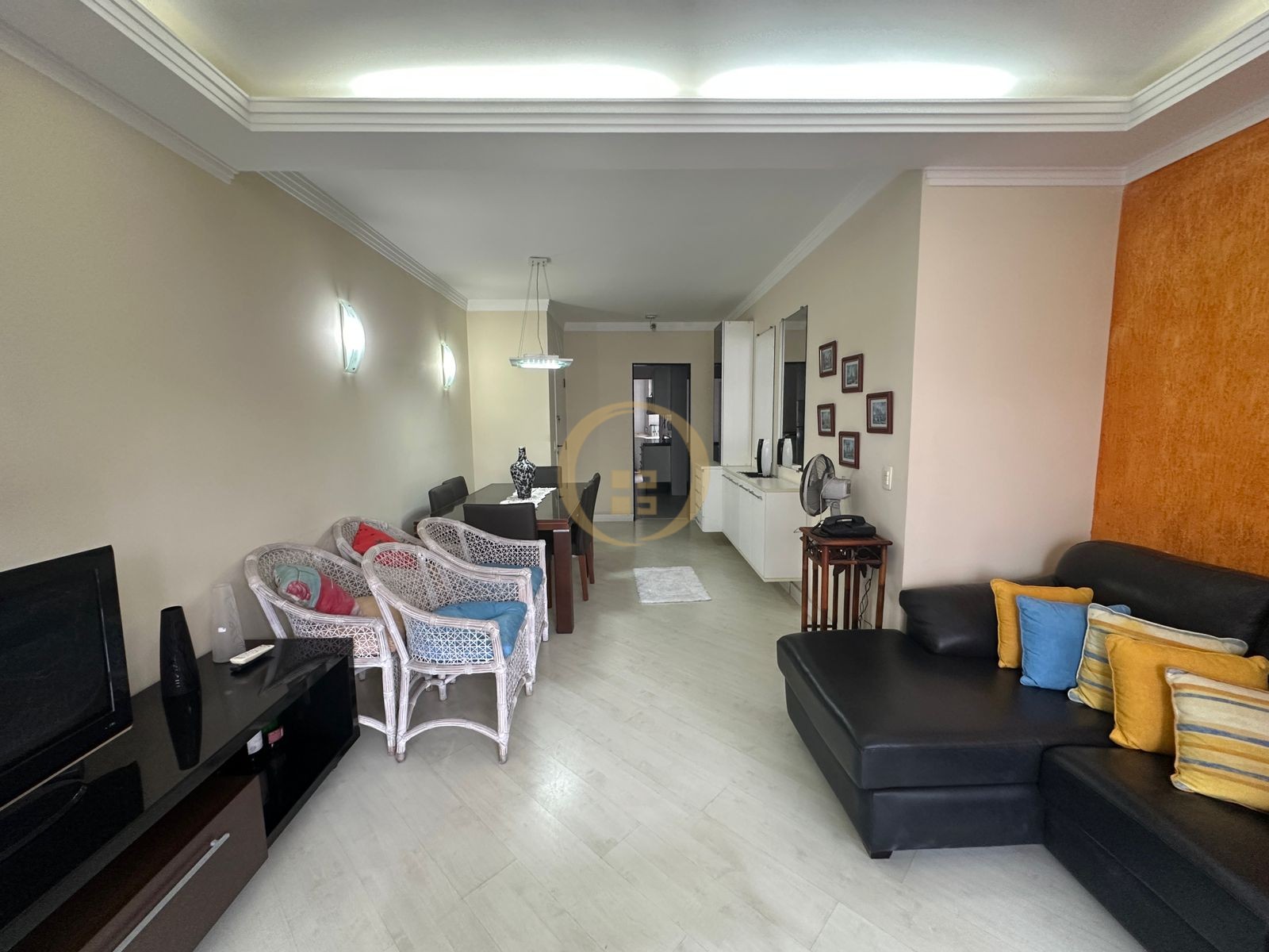 Apartamento na Praia das Pitangueiras, Guarujá - SP