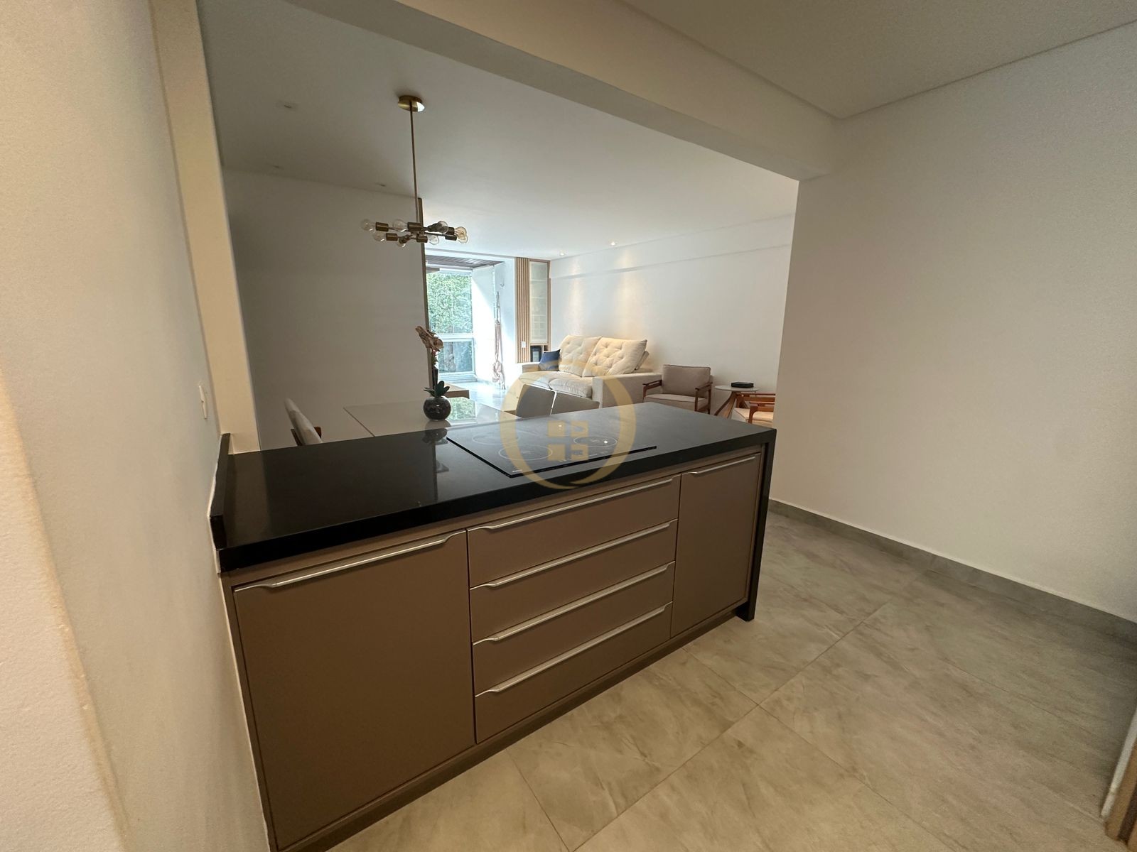 Apartamento na Praia das Pitangueiras, Guarujá - SP