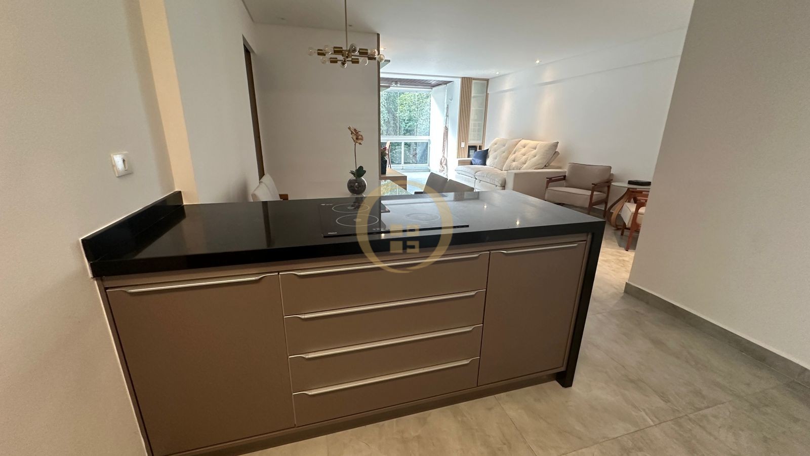 Apartamento na Praia das Pitangueiras, Guarujá - SP
