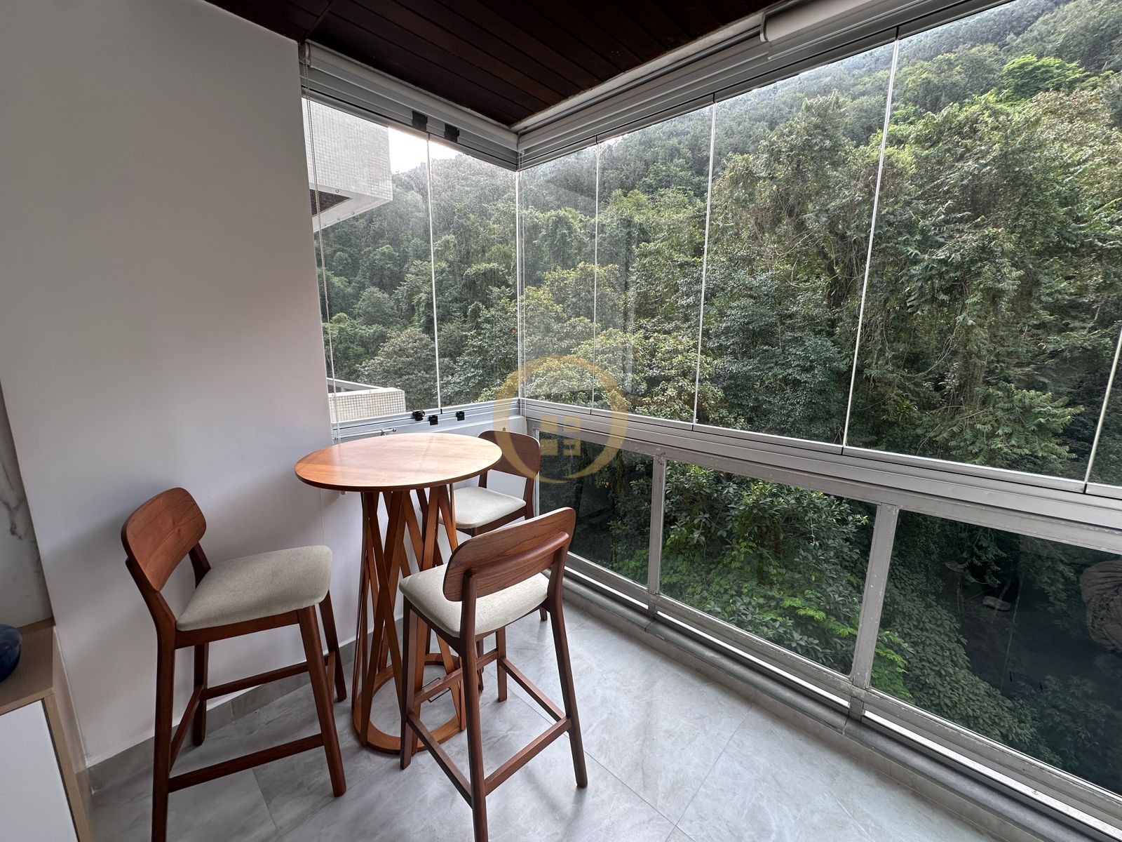 Apartamento na Praia das Pitangueiras, Guarujá - SP