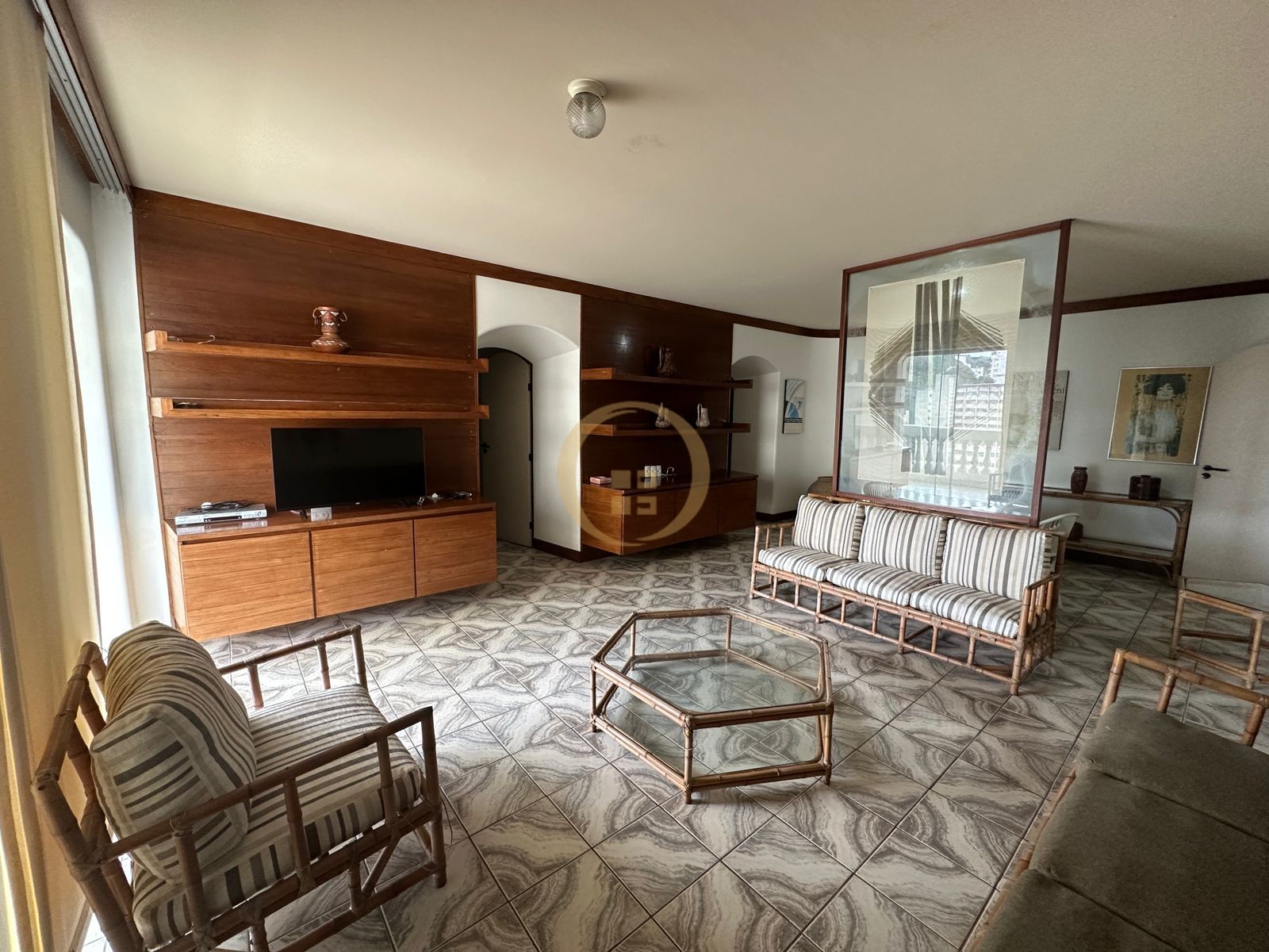 Apartamento na Praia das Pitangueiras, Guarujá - SP