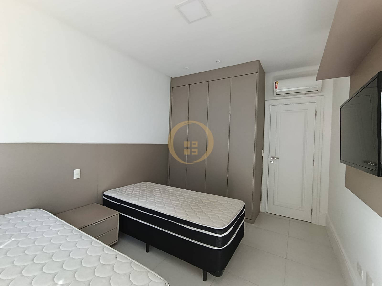 Apartamento na Praia da Enseada, Guarujá - SP