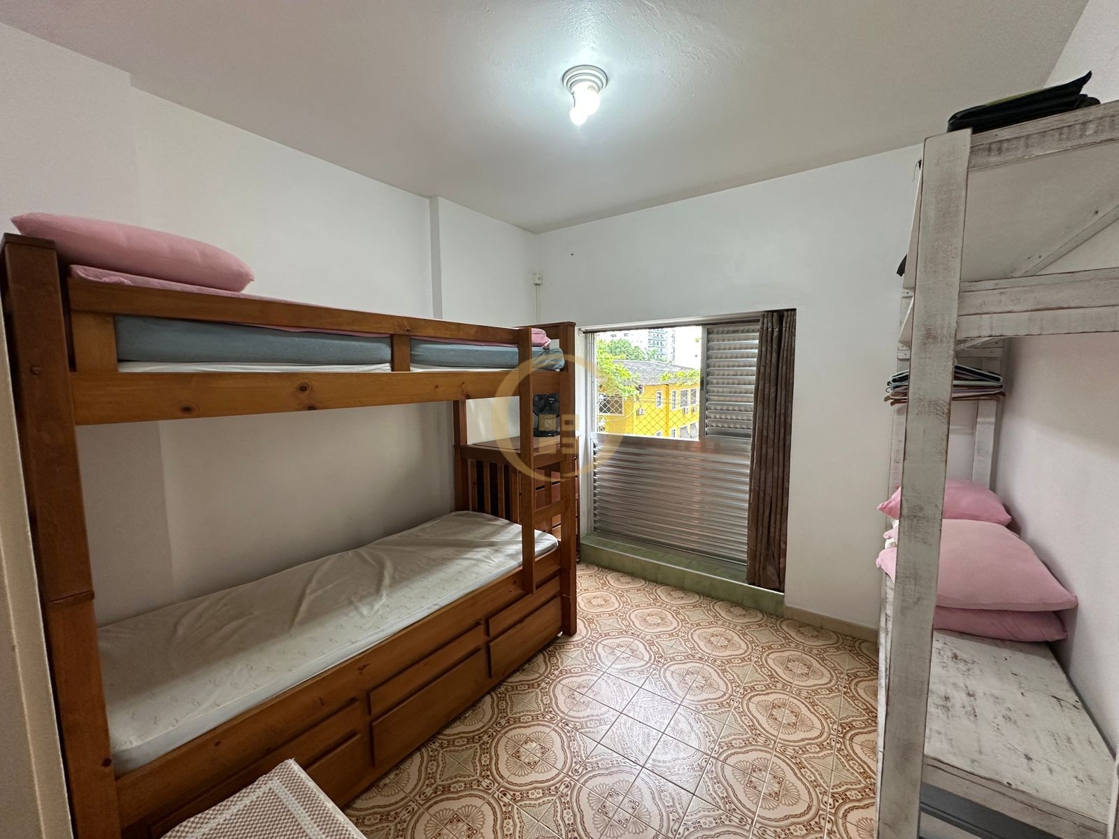 Apartamento na Praia das Pitangueiras, Guarujá - SP