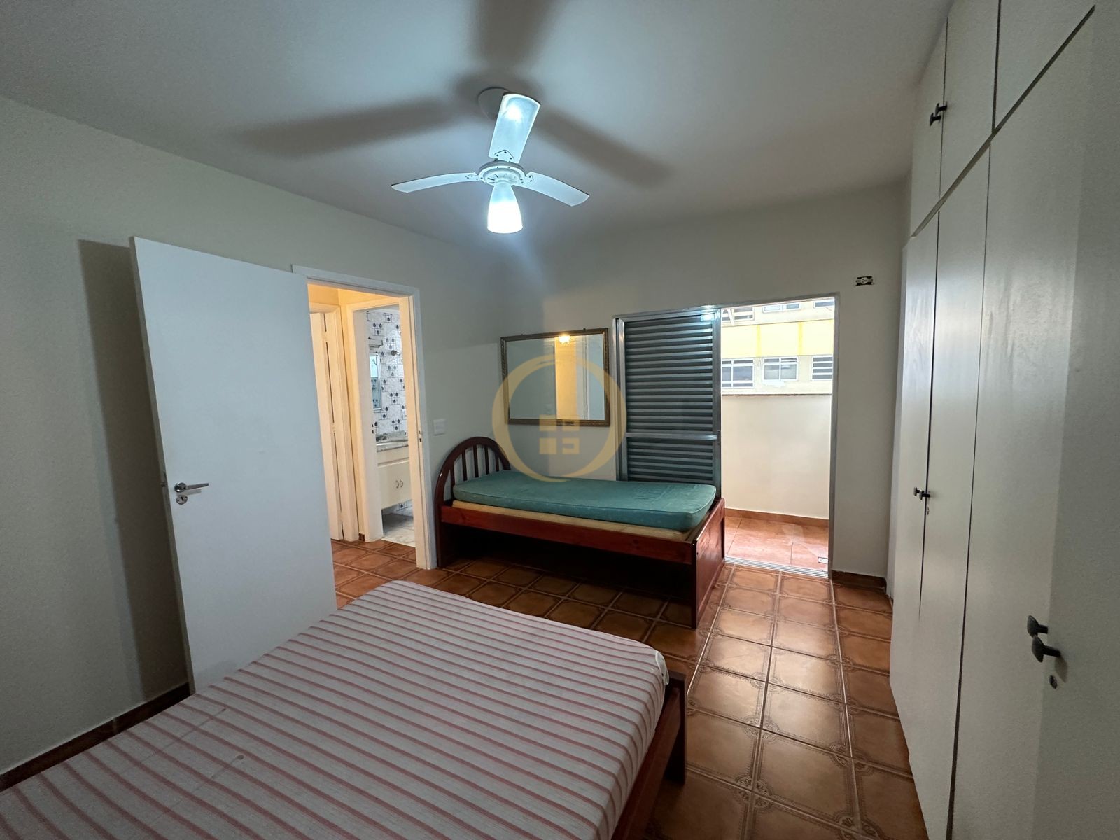 Apartamento na Praia das Pitangueiras, Guarujá - SP