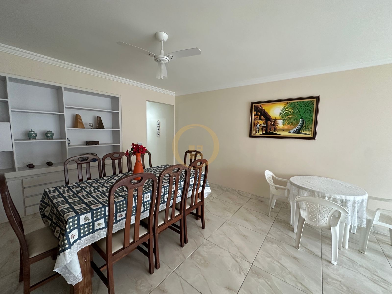Apartamento na Praia das Pitangueiras, Guarujá - SP