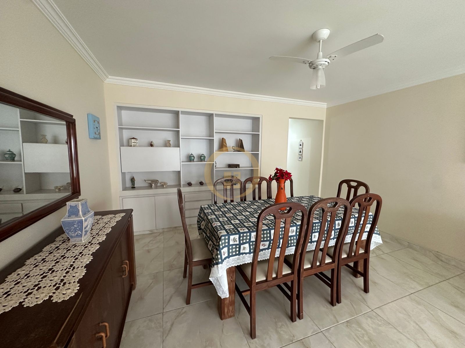 Apartamento na Praia das Pitangueiras, Guarujá - SP