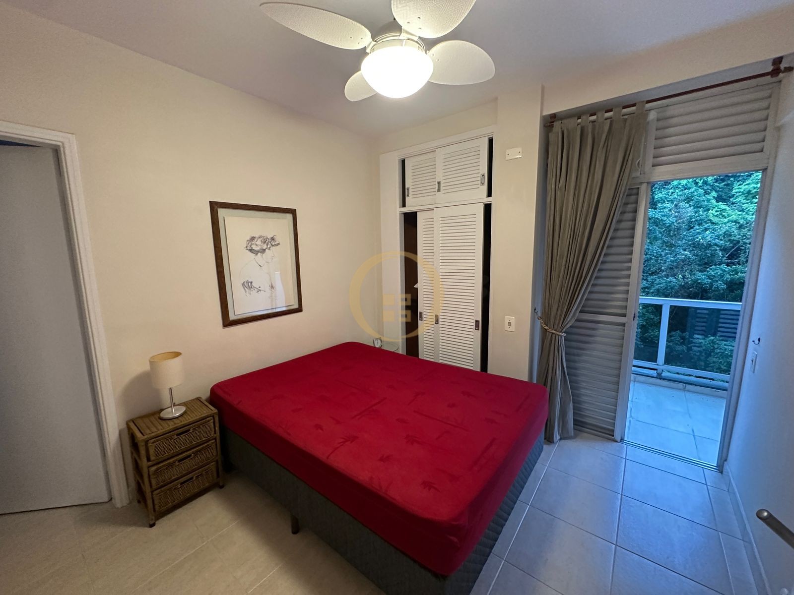 Apartamento na Praia das Pitangueiras, Guarujá - SP