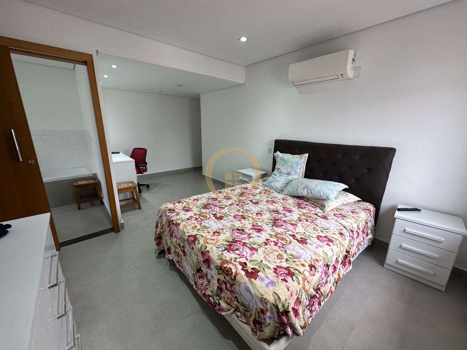 Apartamento na Praia das Pitangueiras, Guarujá - SP