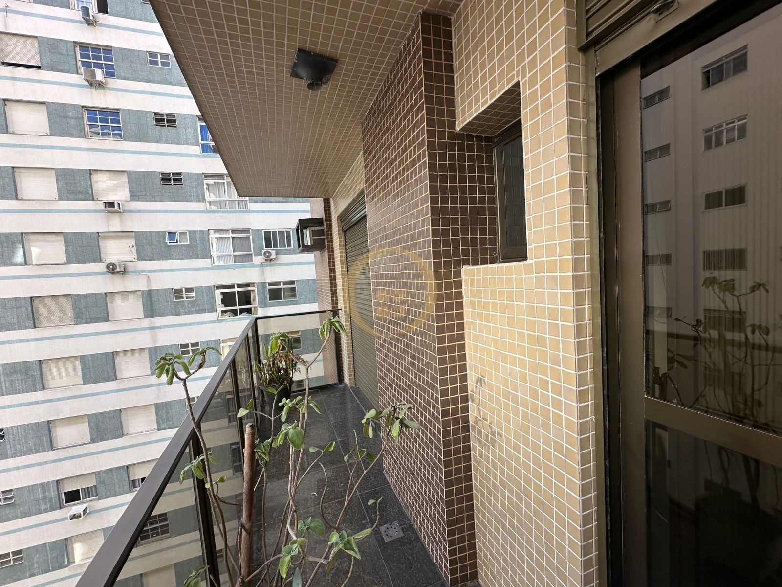 Apartamento na Praia das Pitangueiras, Guarujá - SP