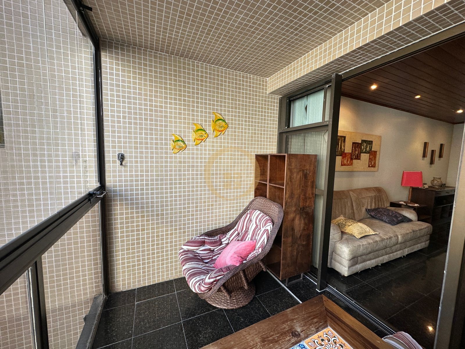 Apartamento na Praia das Pitangueiras, Guarujá - SP