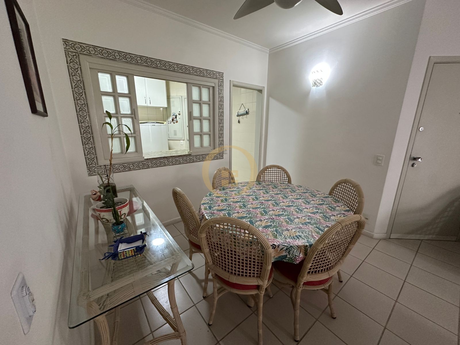 Apartamento na Praia das Pitangueiras, Guarujá - SP