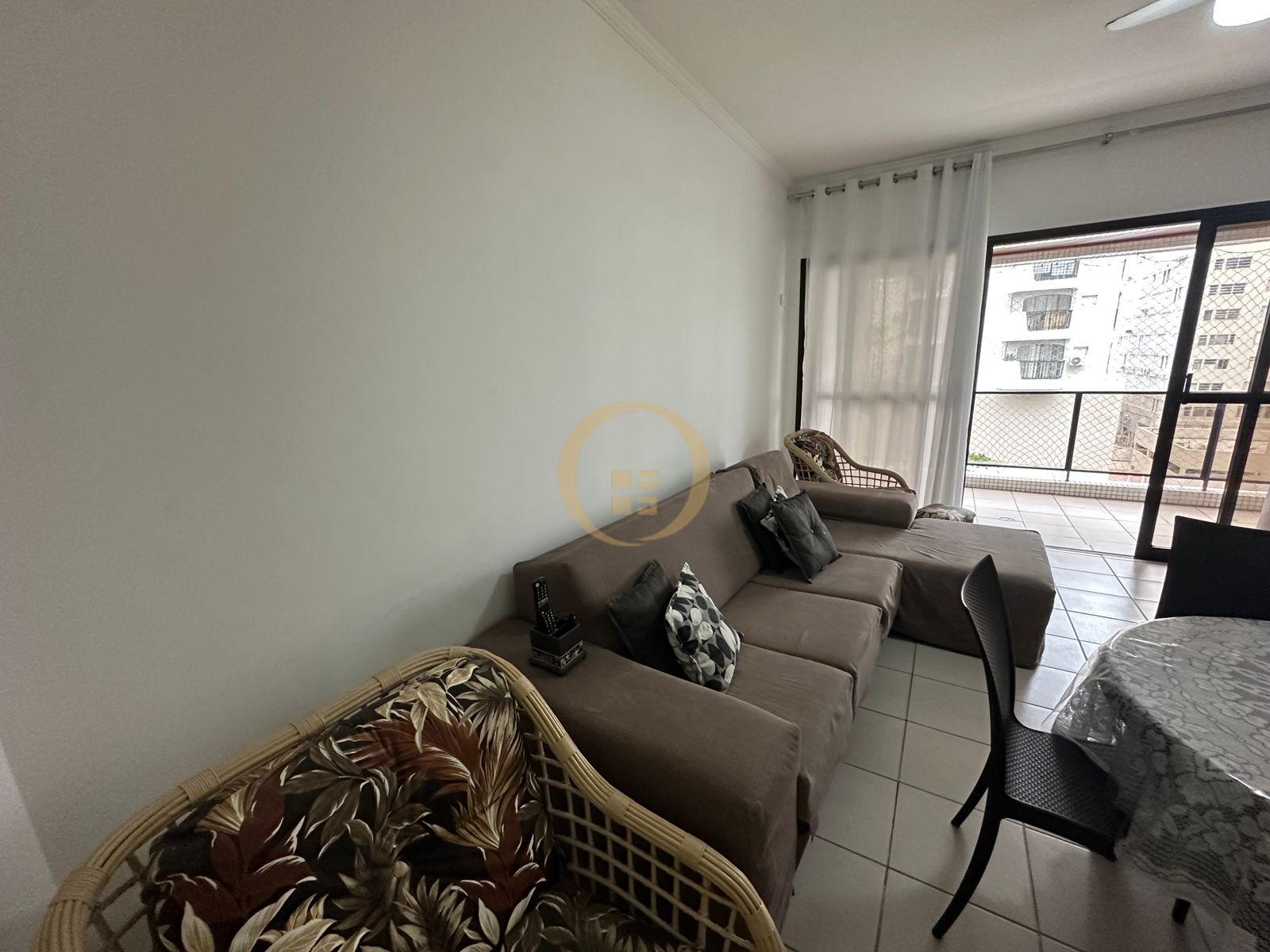 Apartamento na Praia das Pitangueiras, Guarujá - SP