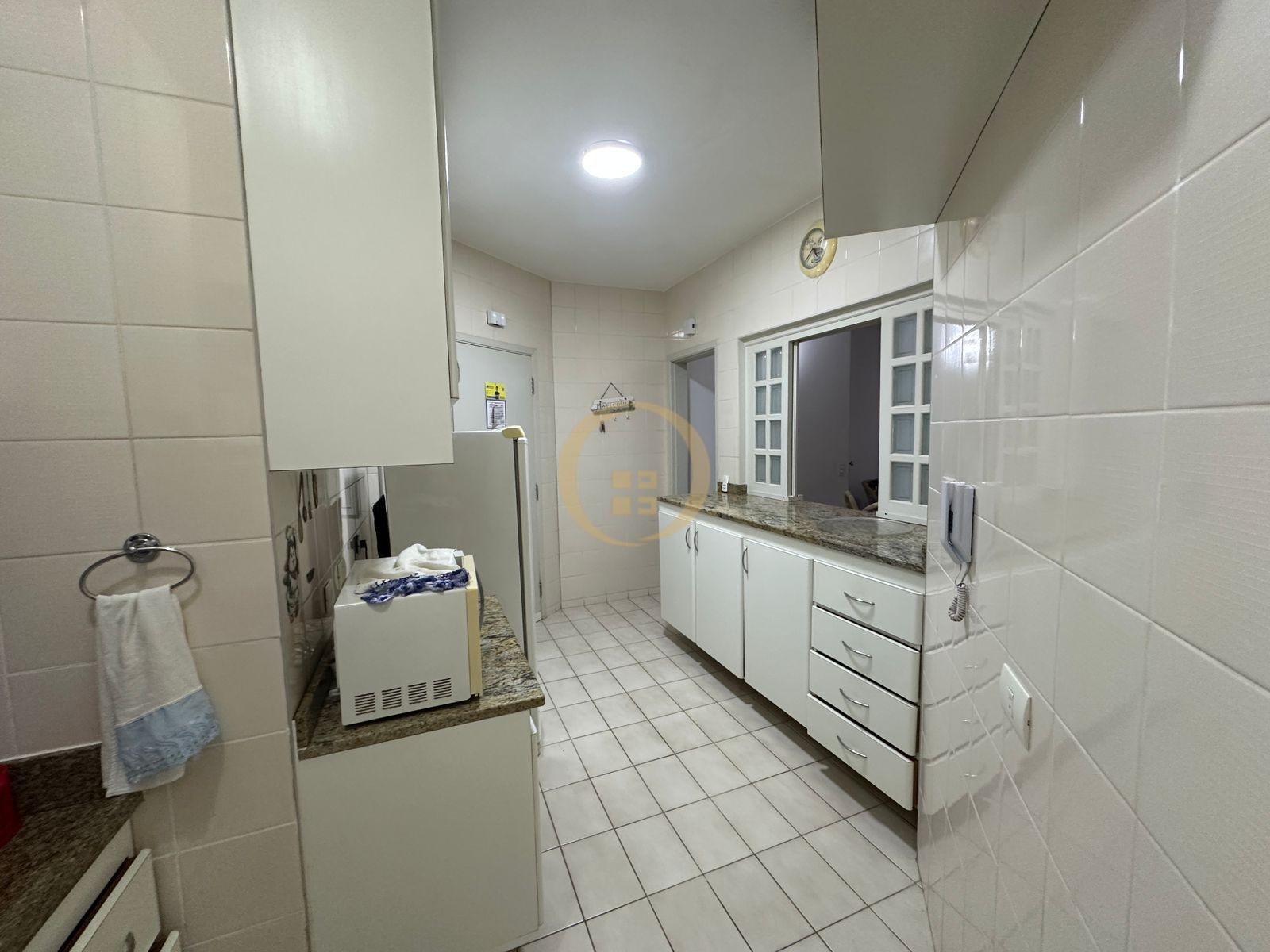 Apartamento na Praia das Pitangueiras, Guarujá - SP