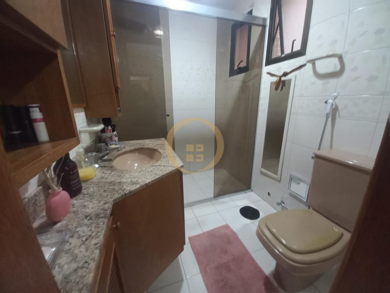 Apartamento na Praia das Pitangueiras, Guarujá - SP