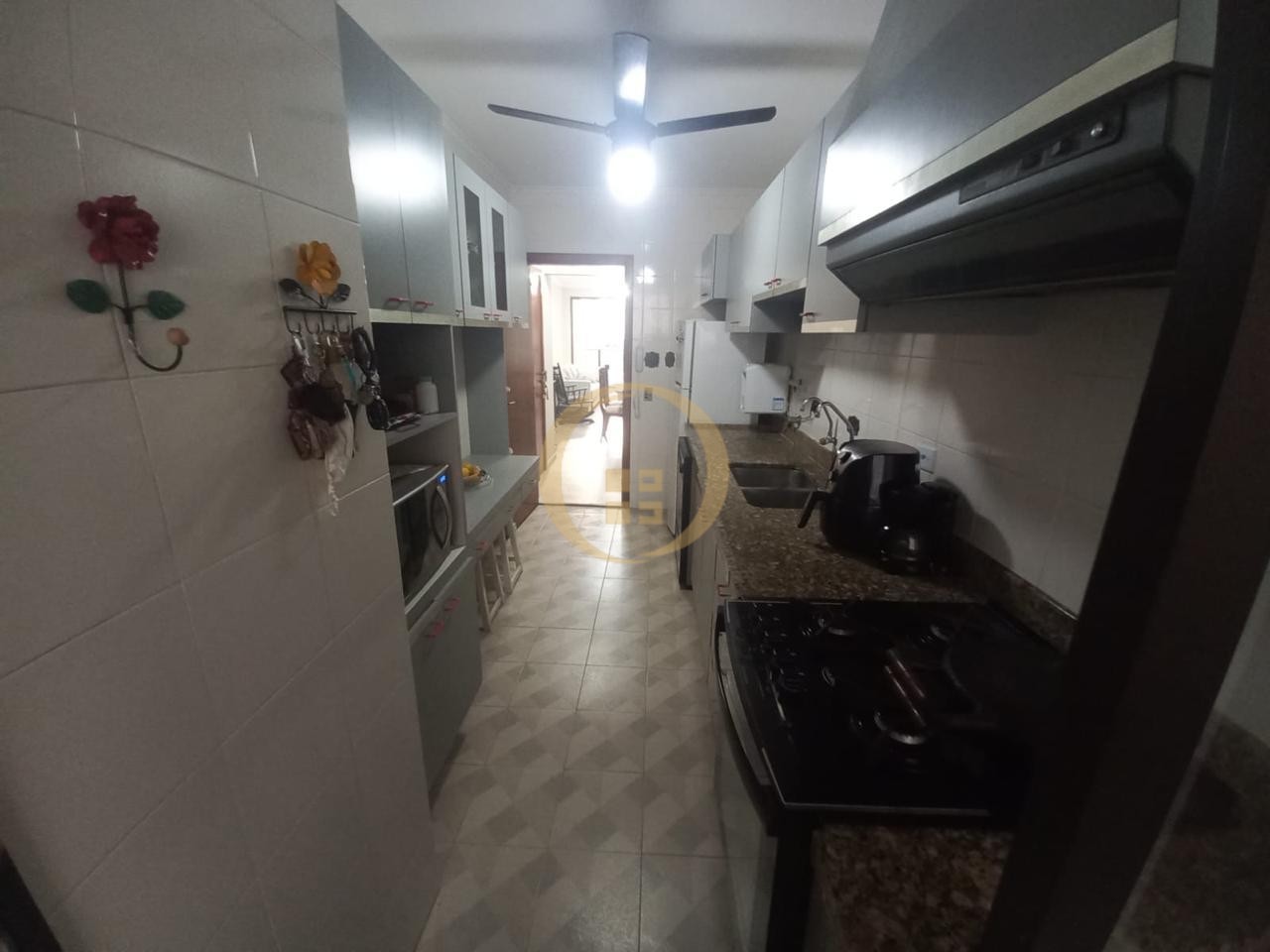 Apartamento na Praia das Pitangueiras, Guarujá - SP