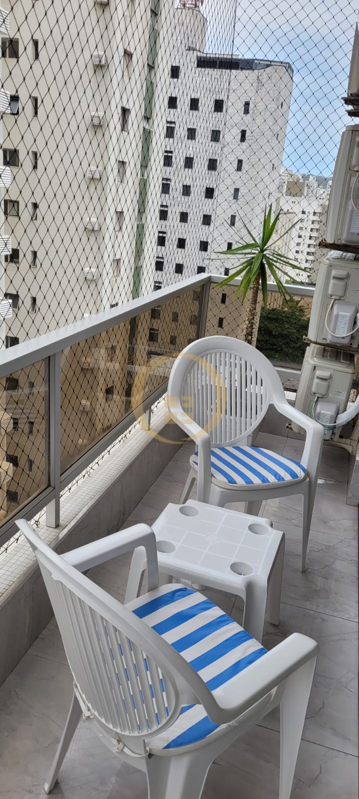 Apartamento na Praia das Pitangueiras, Guarujá - SP
