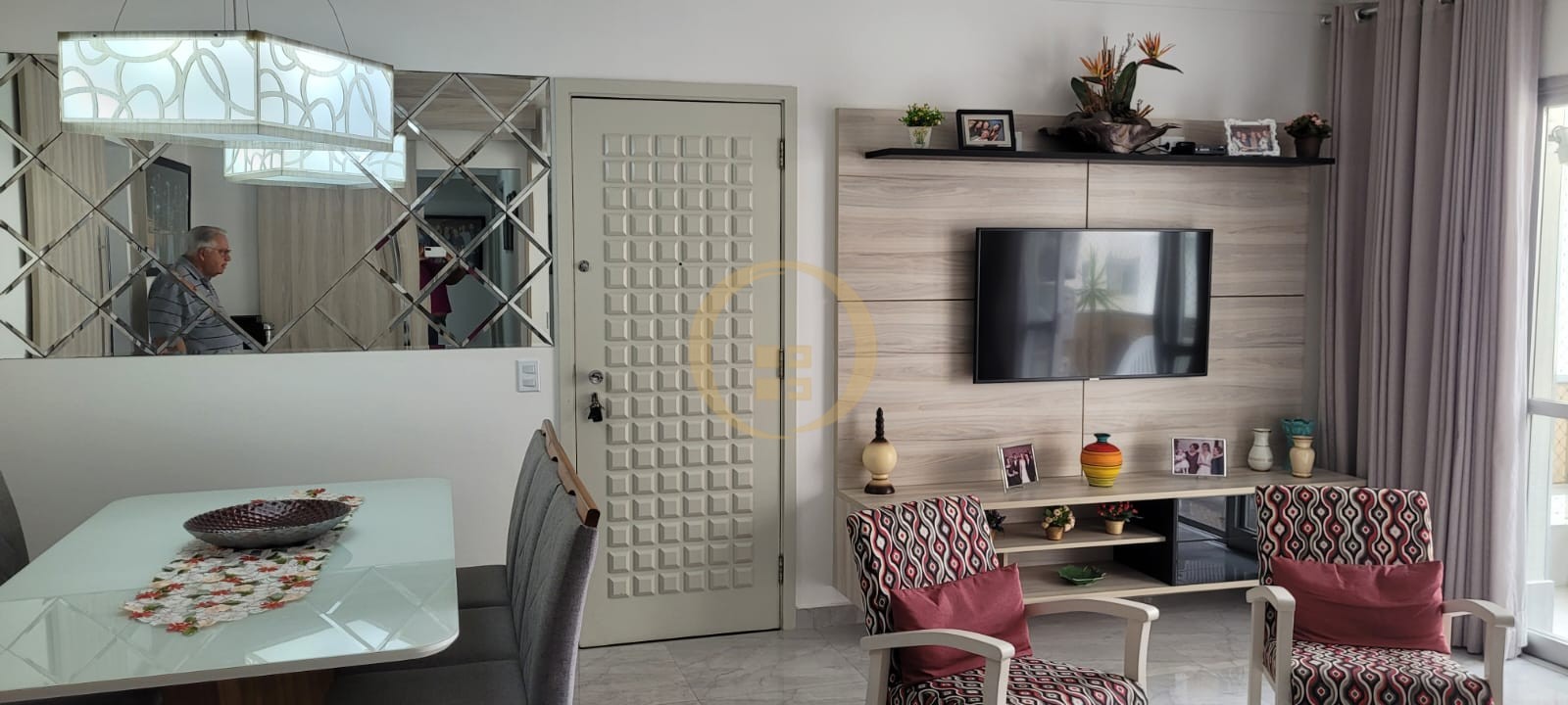 Apartamento na Praia das Pitangueiras, Guarujá - SP