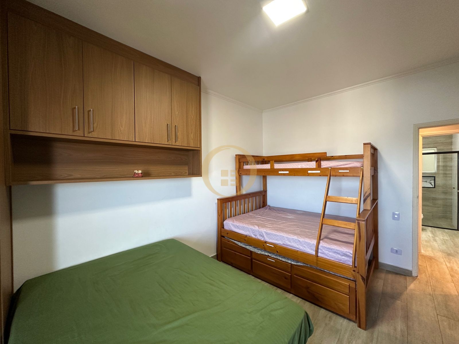 Apartamento na Praia das Pitangueiras, Guarujá - SP