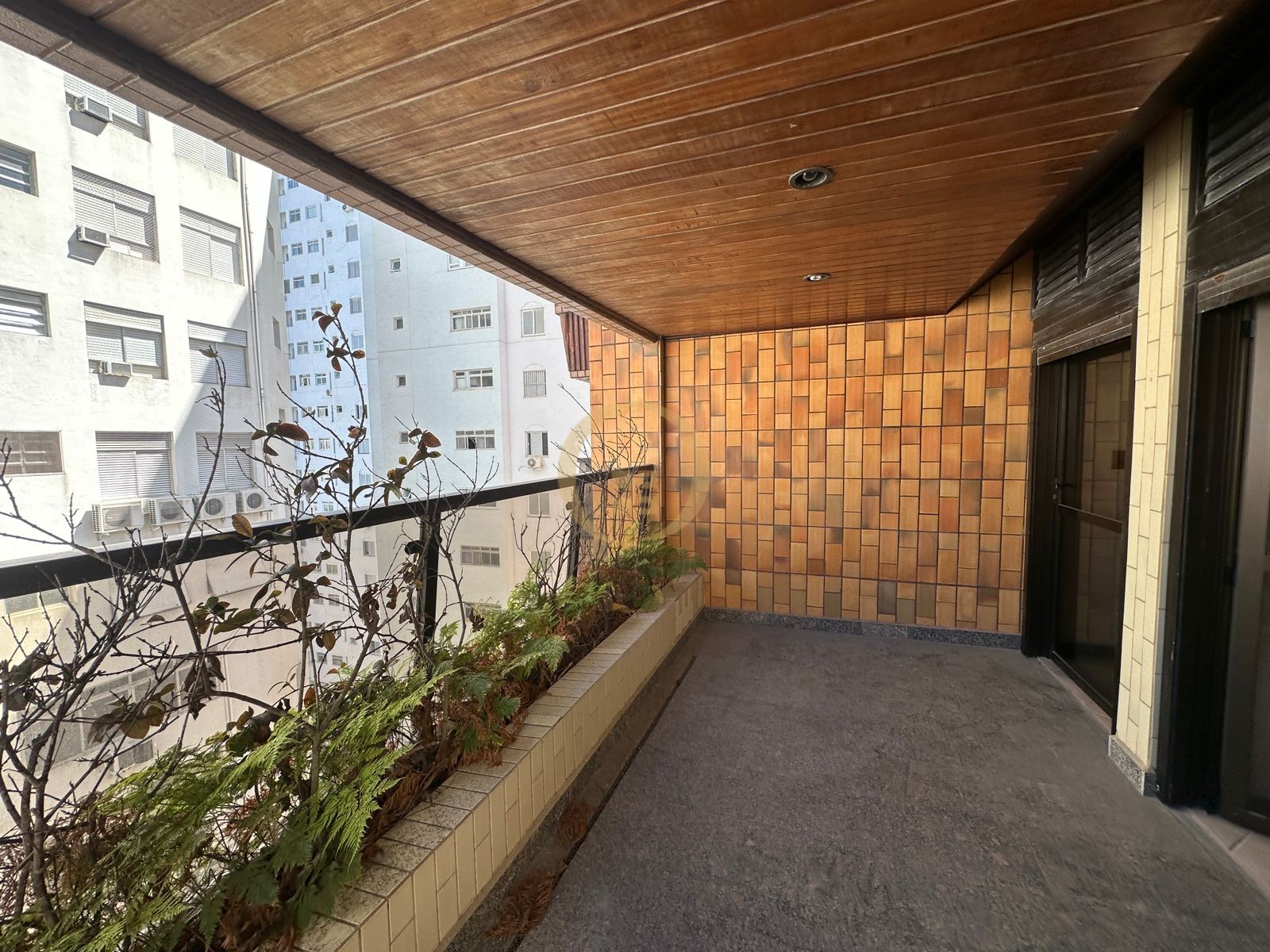 Apartamento na Praia das Pitangueiras, Guarujá - SP