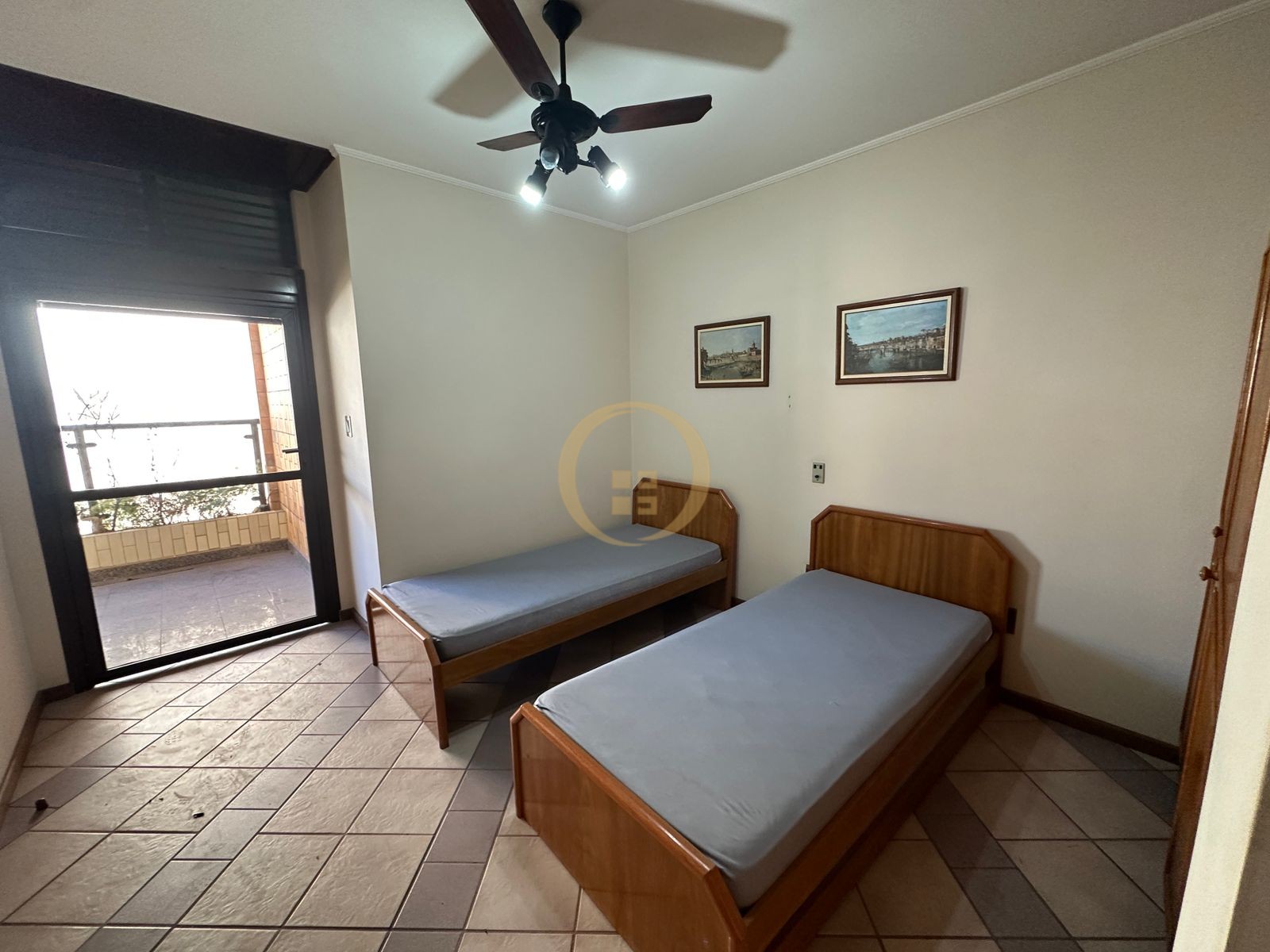 Apartamento na Praia das Pitangueiras, Guarujá - SP