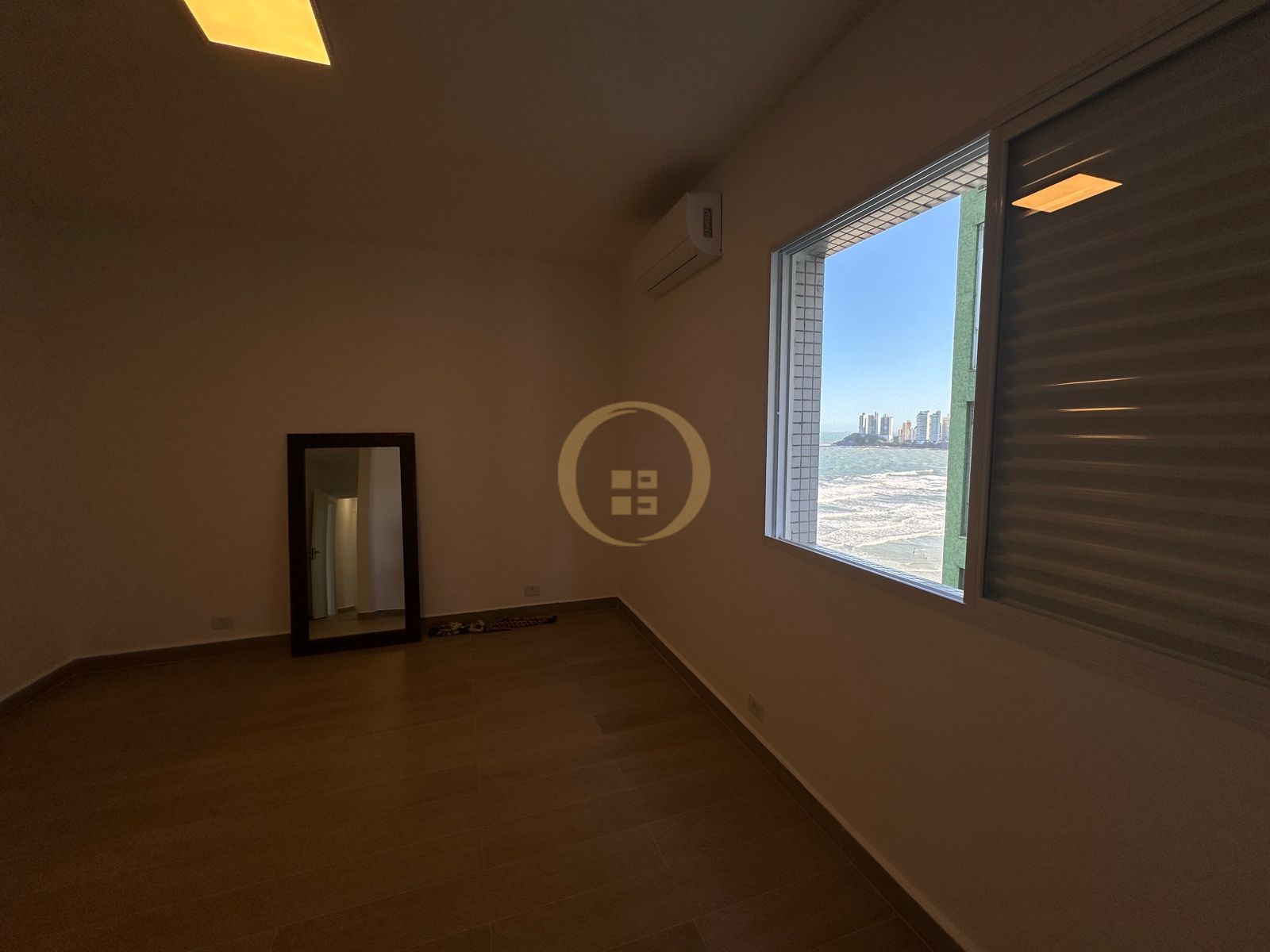 Apartamento Frente ao Mar nas Pitangueiras, Guarujá - SP