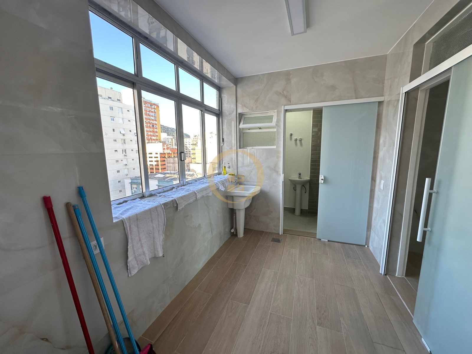 Apartamento Frente ao Mar nas Pitangueiras, Guarujá - SP