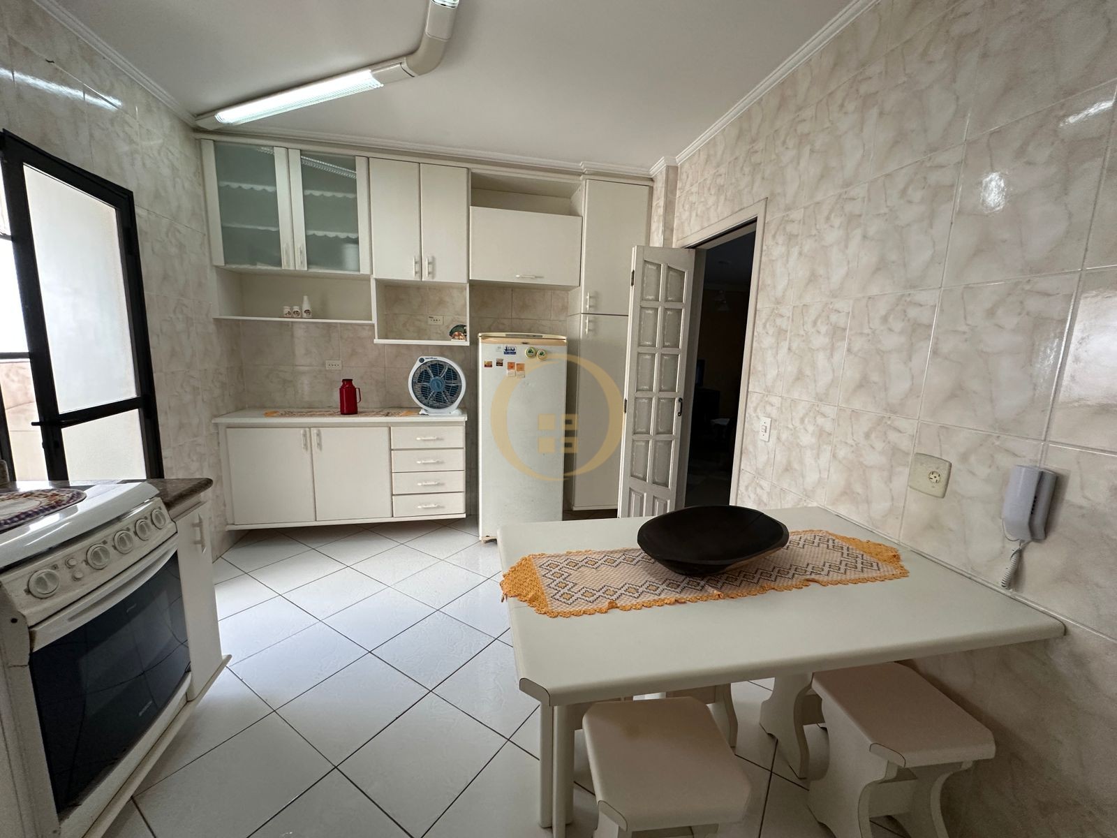 Apartamento na Praia das Pitangueiras, Guarujá - SP