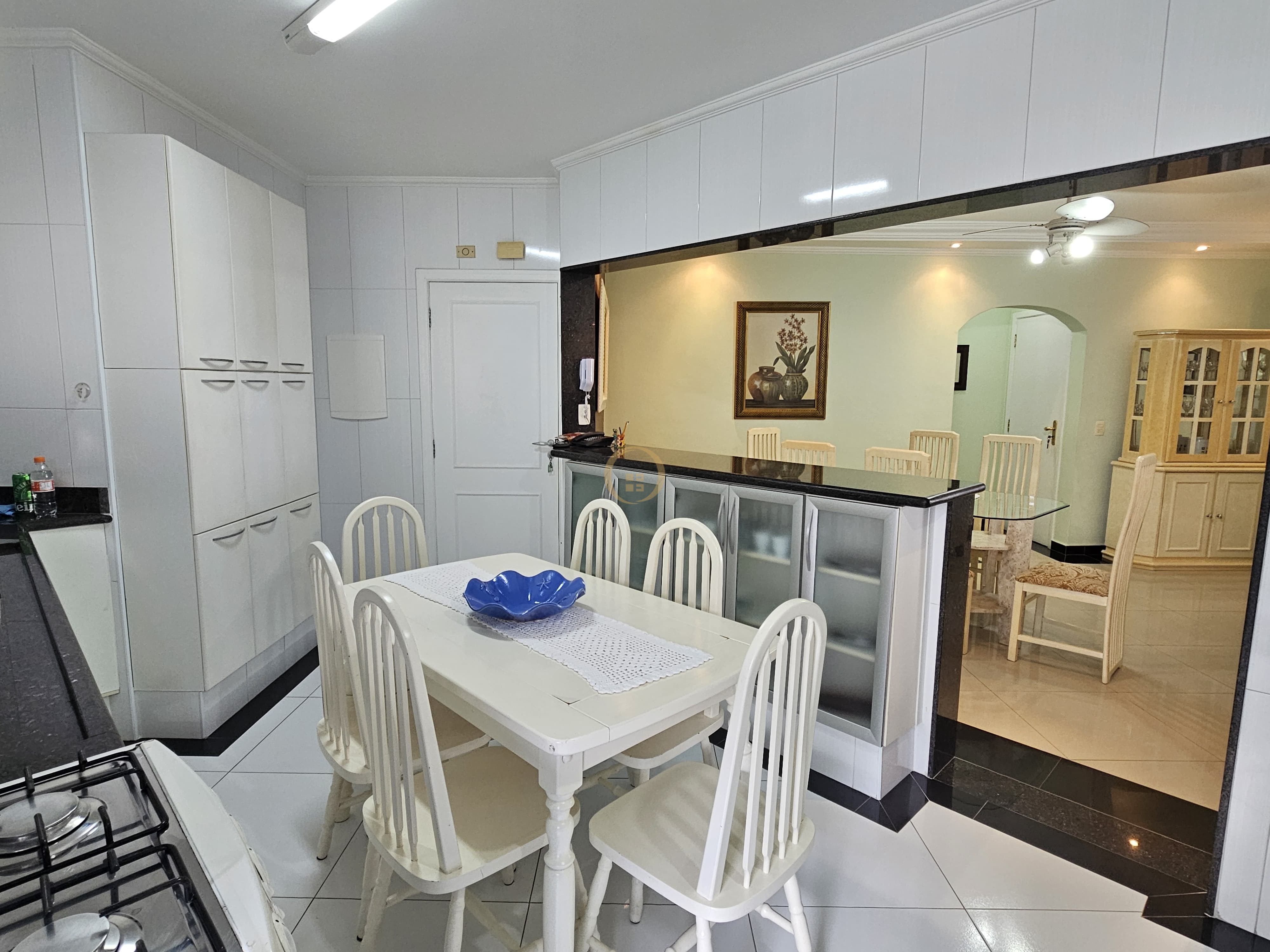Apartamento na Praia das Pitangueiras, Guarujá - SP