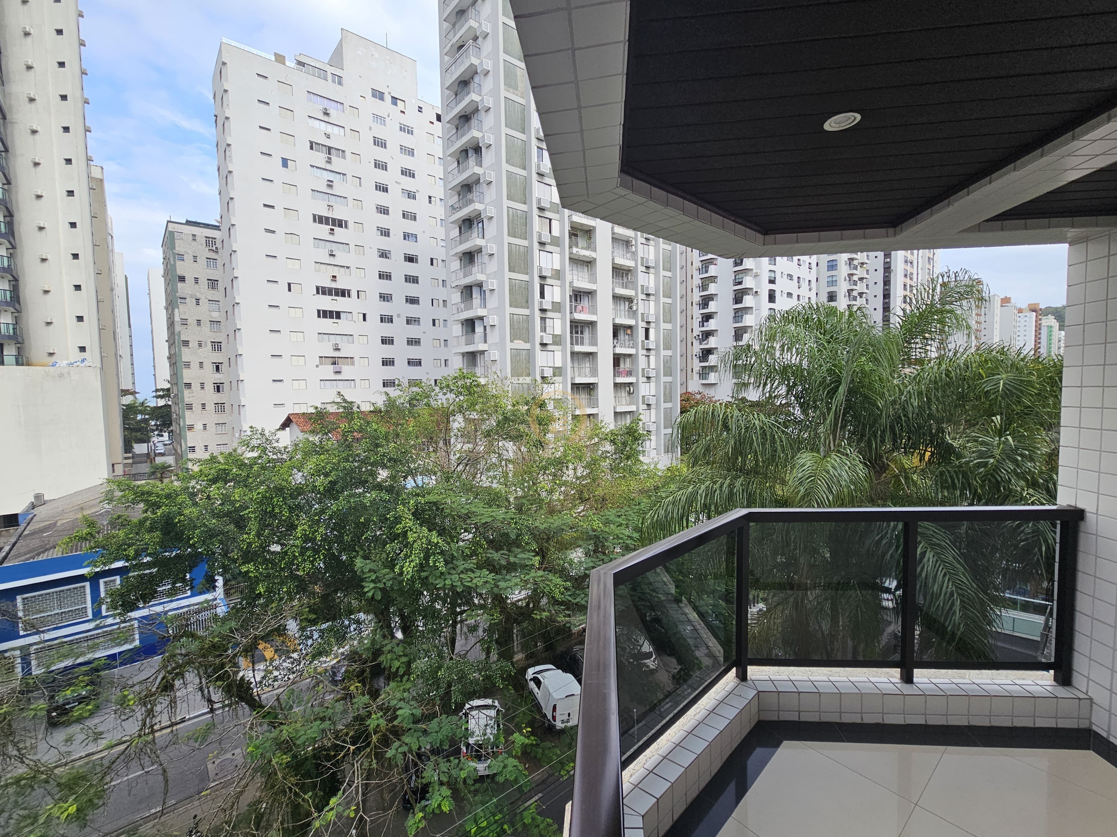 Apartamento na Praia das Pitangueiras, Guarujá - SP