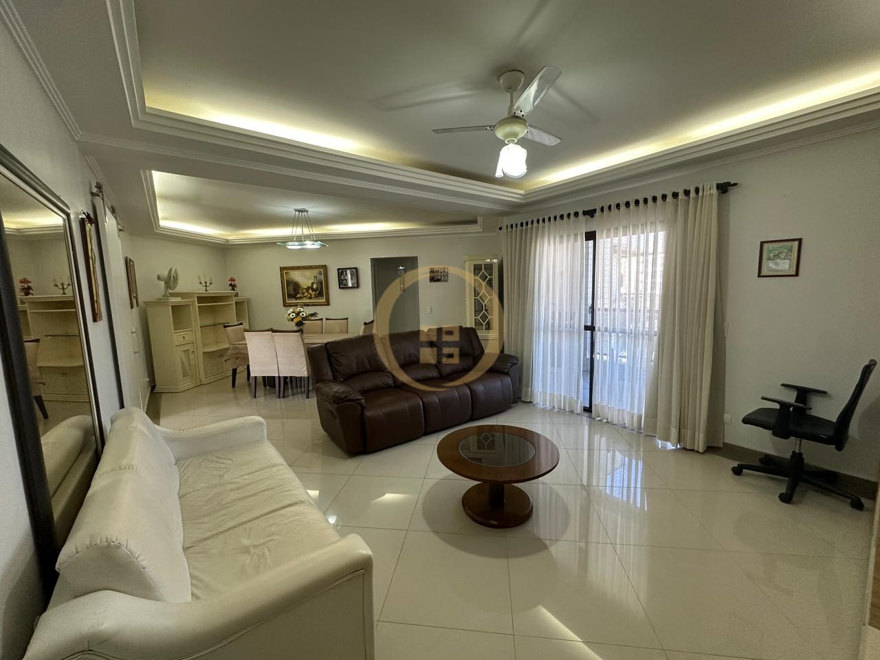 Apartamento na Praia das Pitangueiras, Guarujá - SP