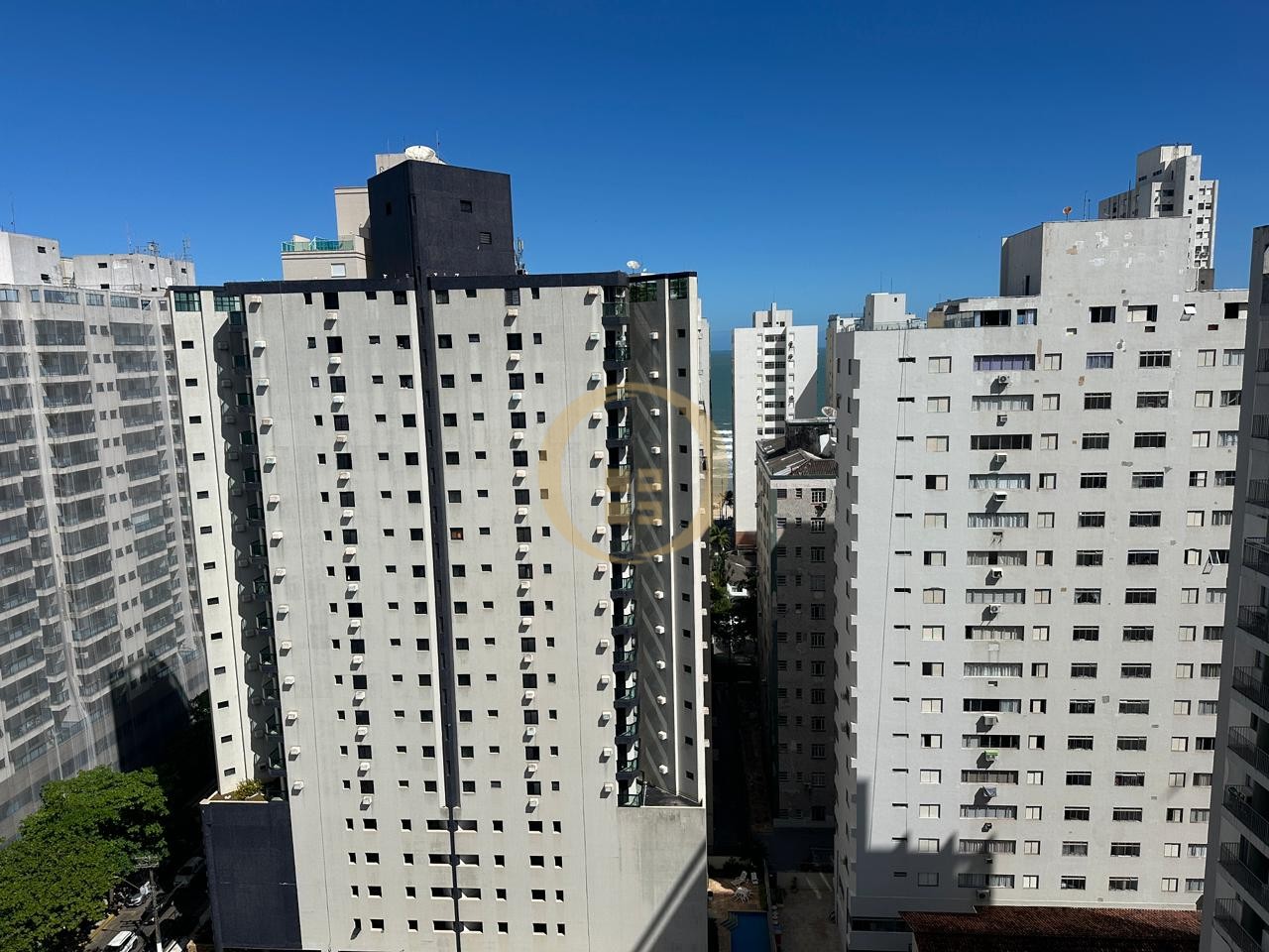 Apartamento na Praia das Pitangueiras, Guarujá - SP