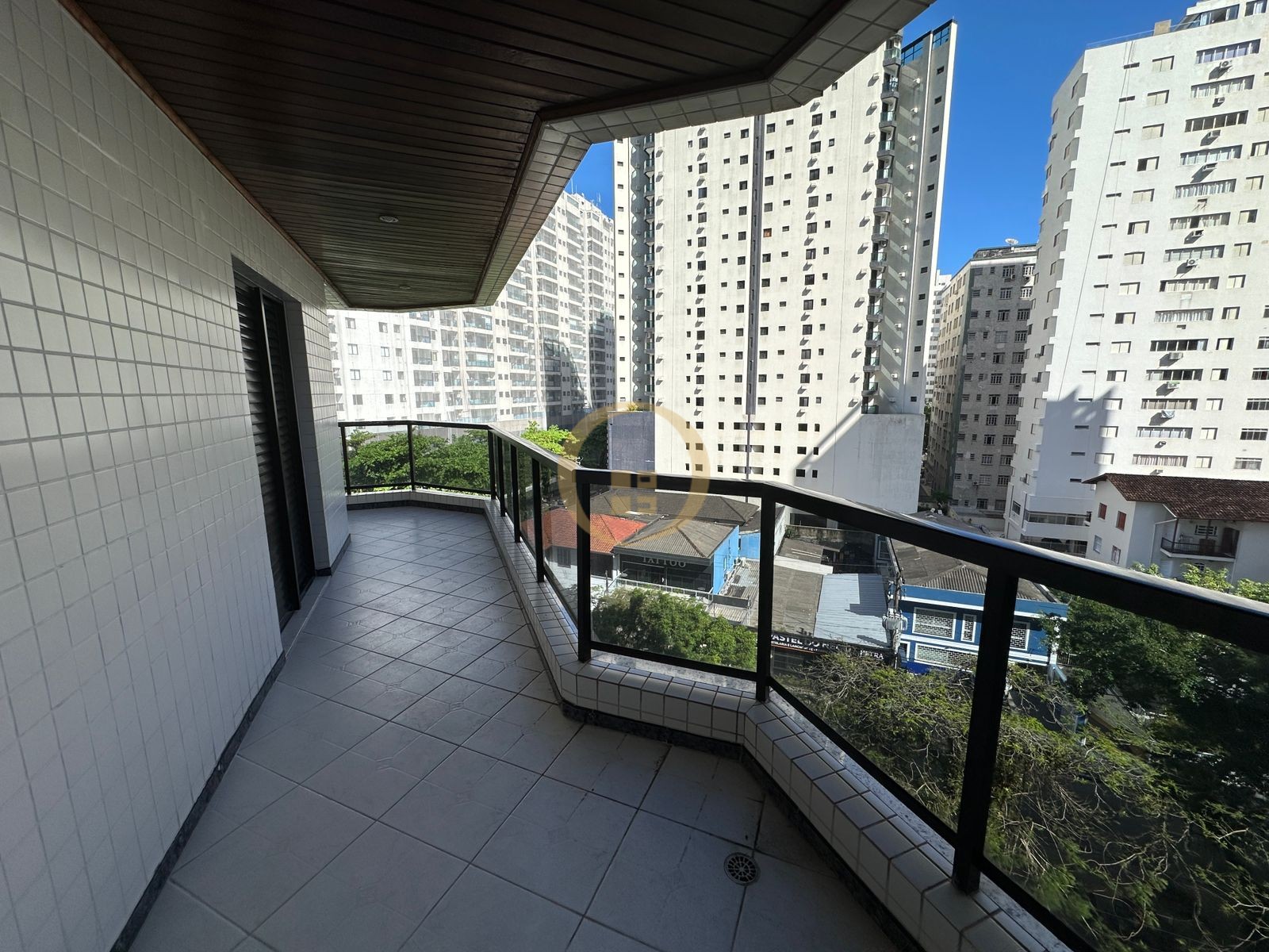 Apartamento na Praia das Pitangueiras, Guarujá - SP