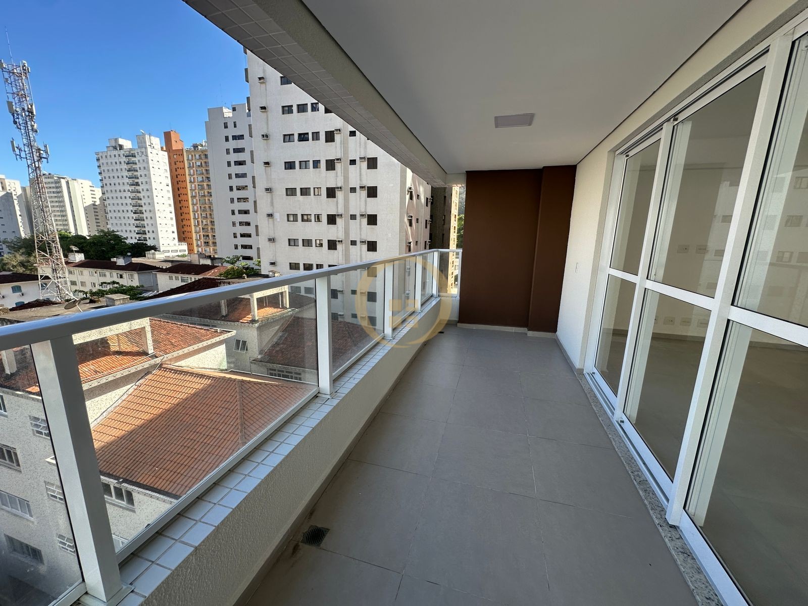 Apartamento na Praia das Pitangueiras, Guarujá - SP