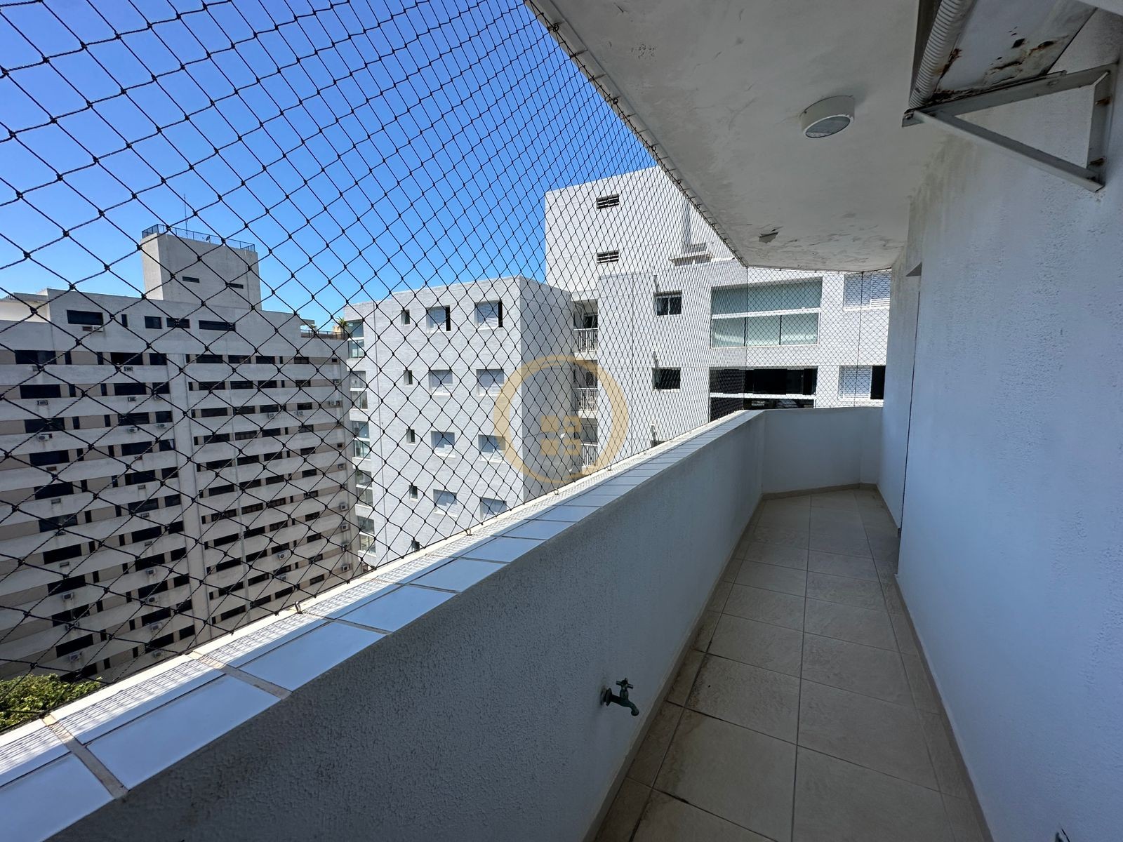 Apartamento na Praia das Pitangueiras, Guarujá - SP