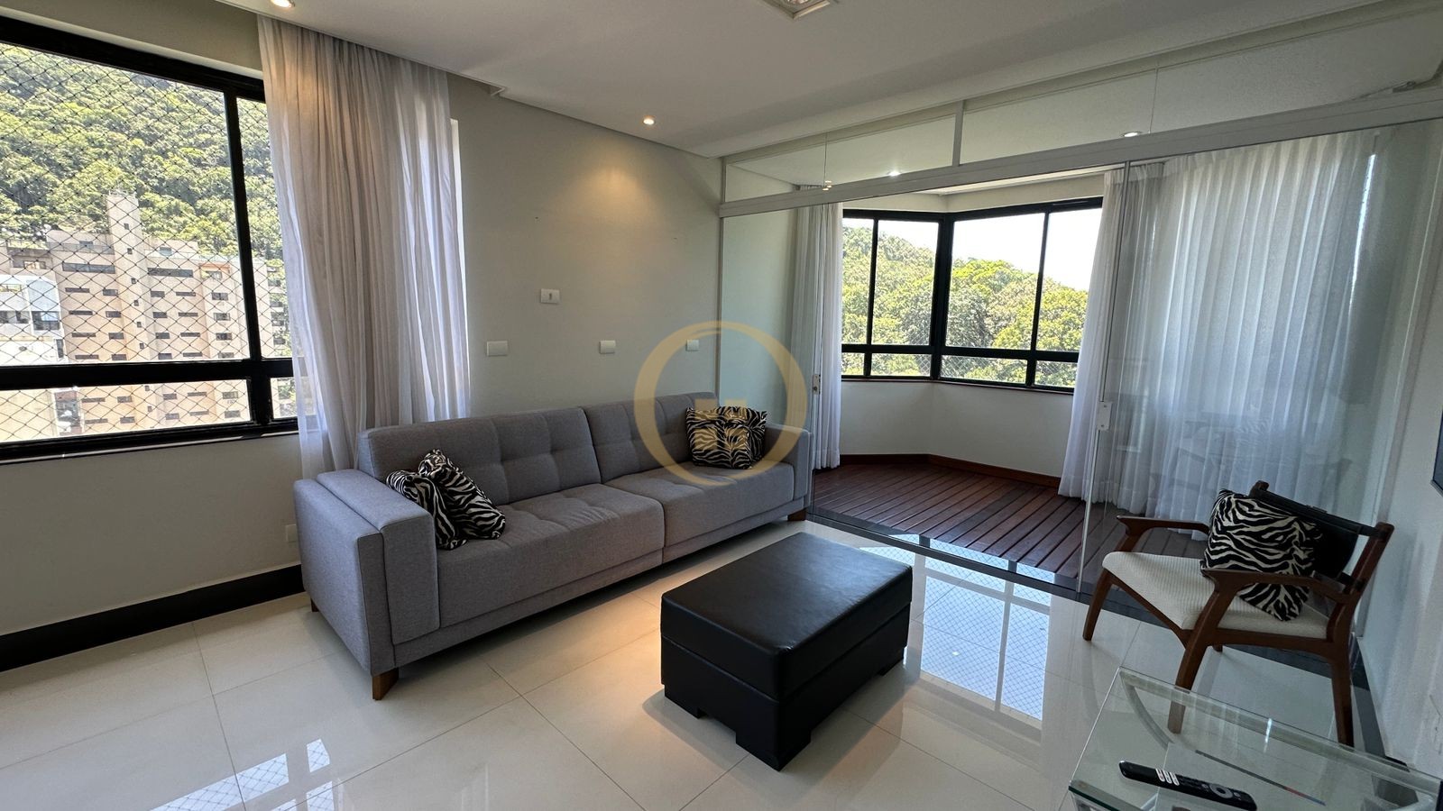 Apartamento na Praia das Pitangueiras, Guarujá - SP