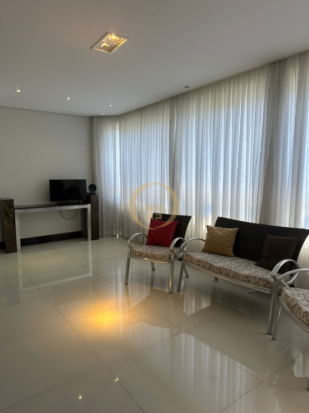 Apartamento na Praia das Pitangueiras, Guarujá - SP