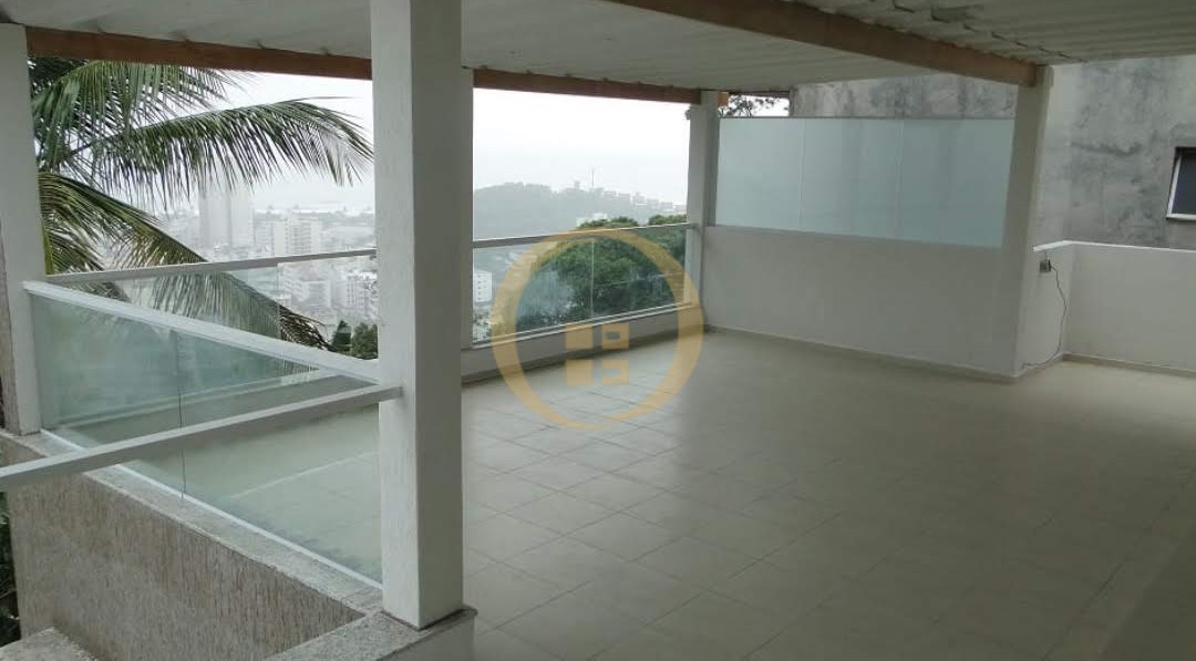 Casa em Condomínio na Praia da Enseada, Guarujá - SP