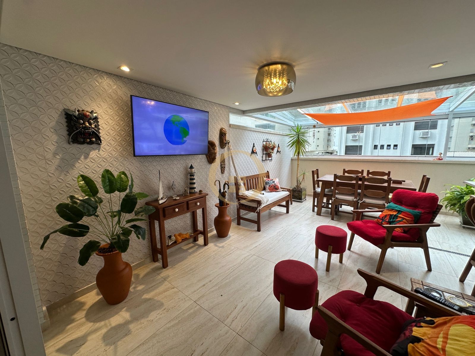 Apartamento na Praia das Pitangueiras, Guarujá - SP