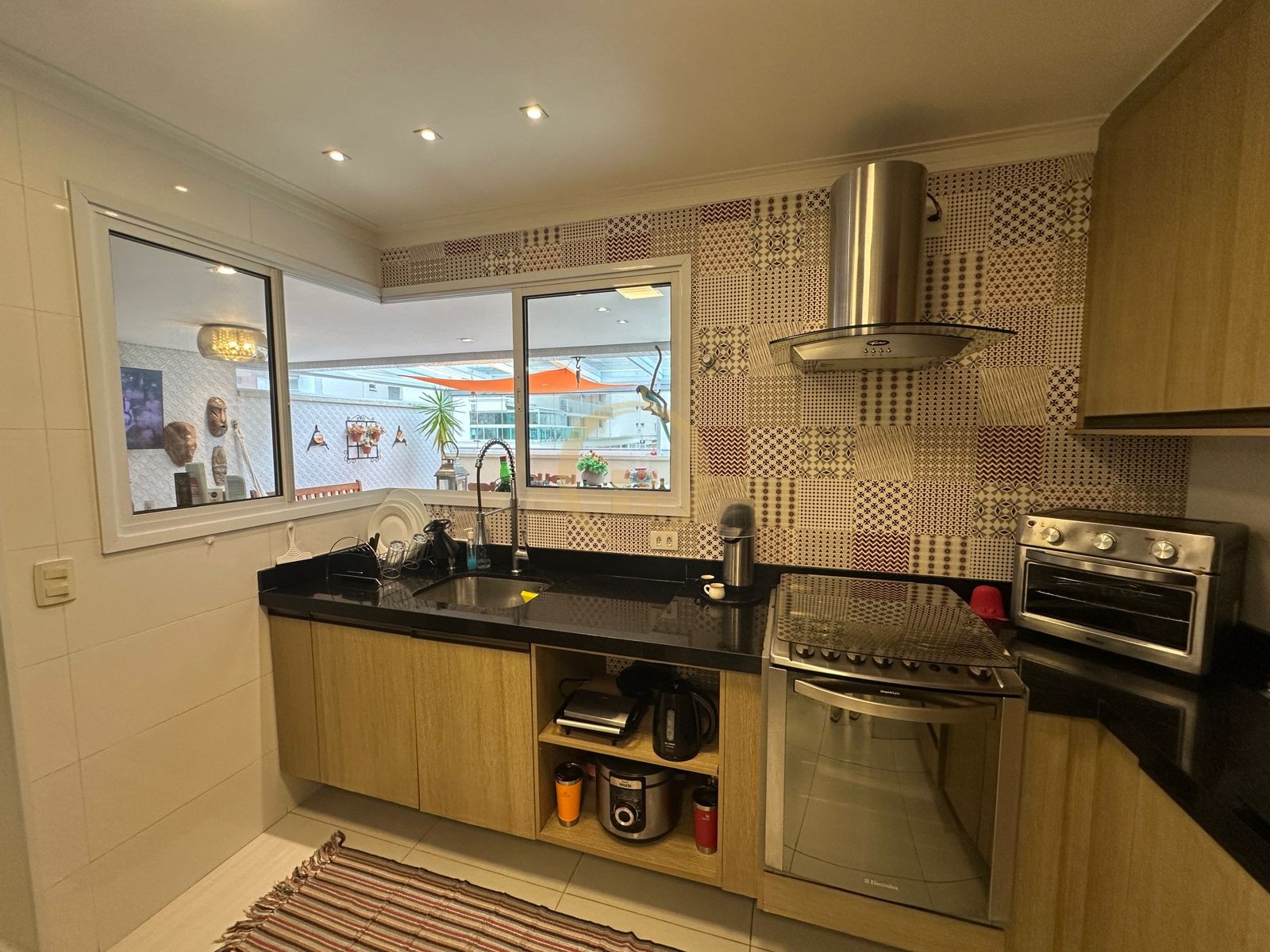 Apartamento na Praia das Pitangueiras, Guarujá - SP