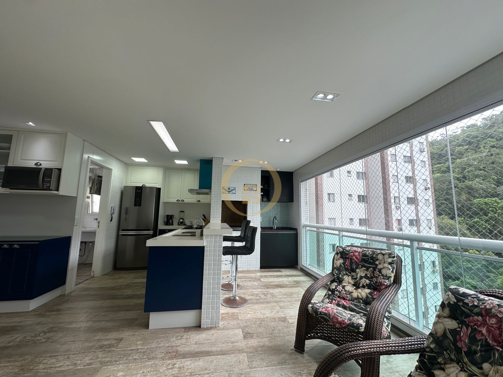 Apartamento na Praia das Pitangueiras, Guarujá - SP