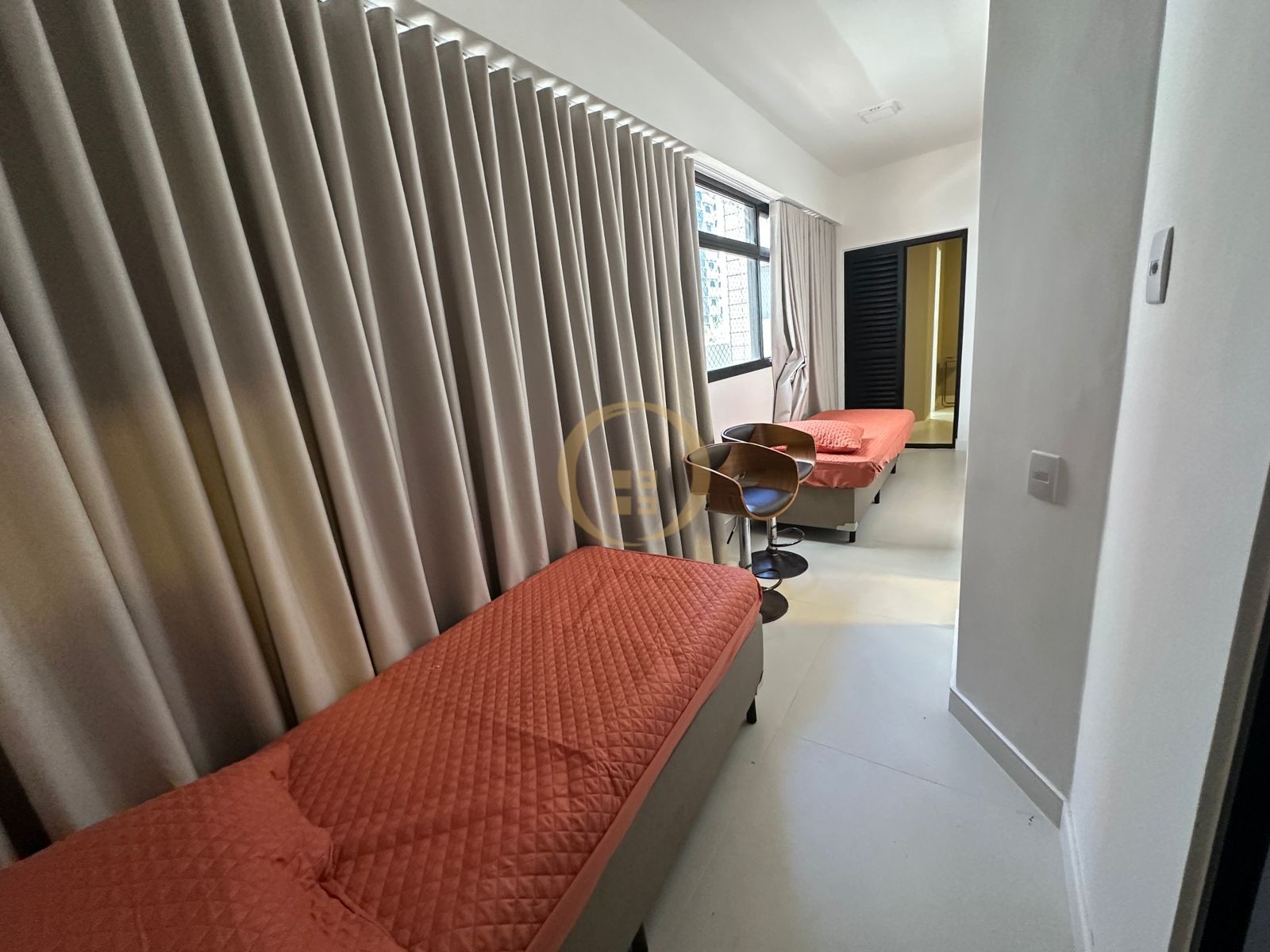 Apartamento na Praia das Pitangueiras, Guarujá - SP