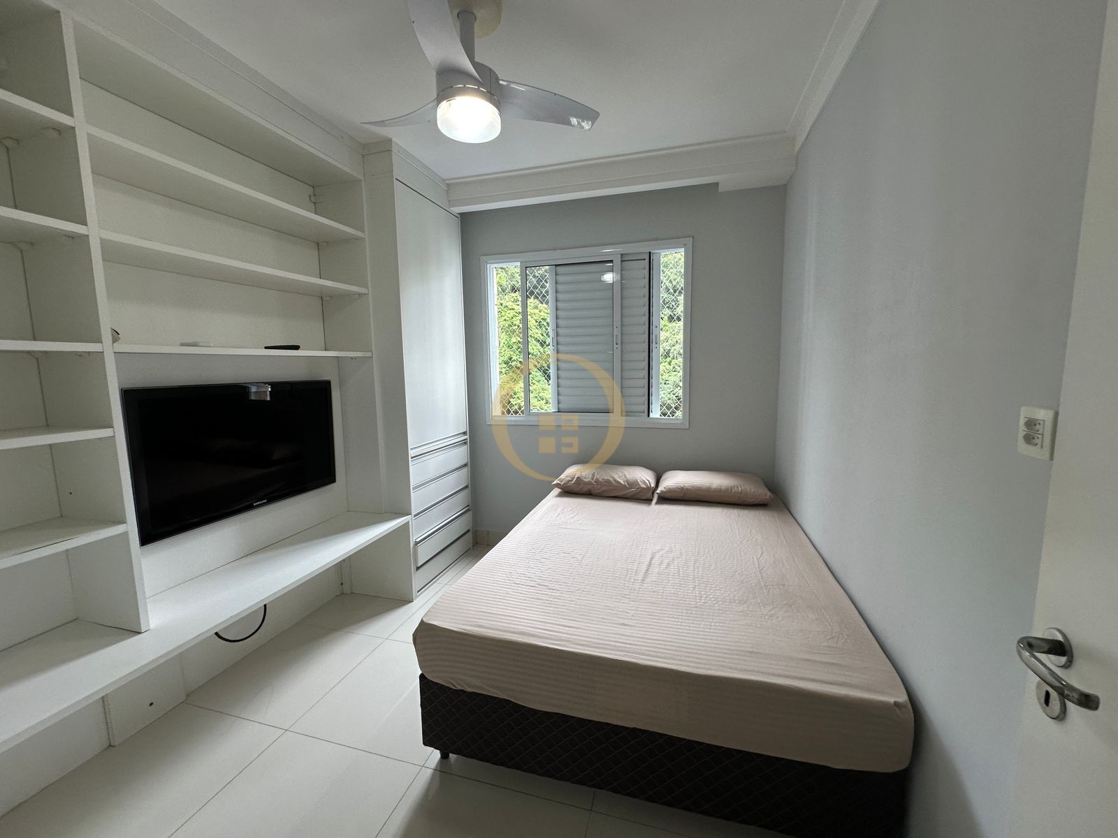 Apartamento na Praia das Pitangueiras, Guarujá - SP