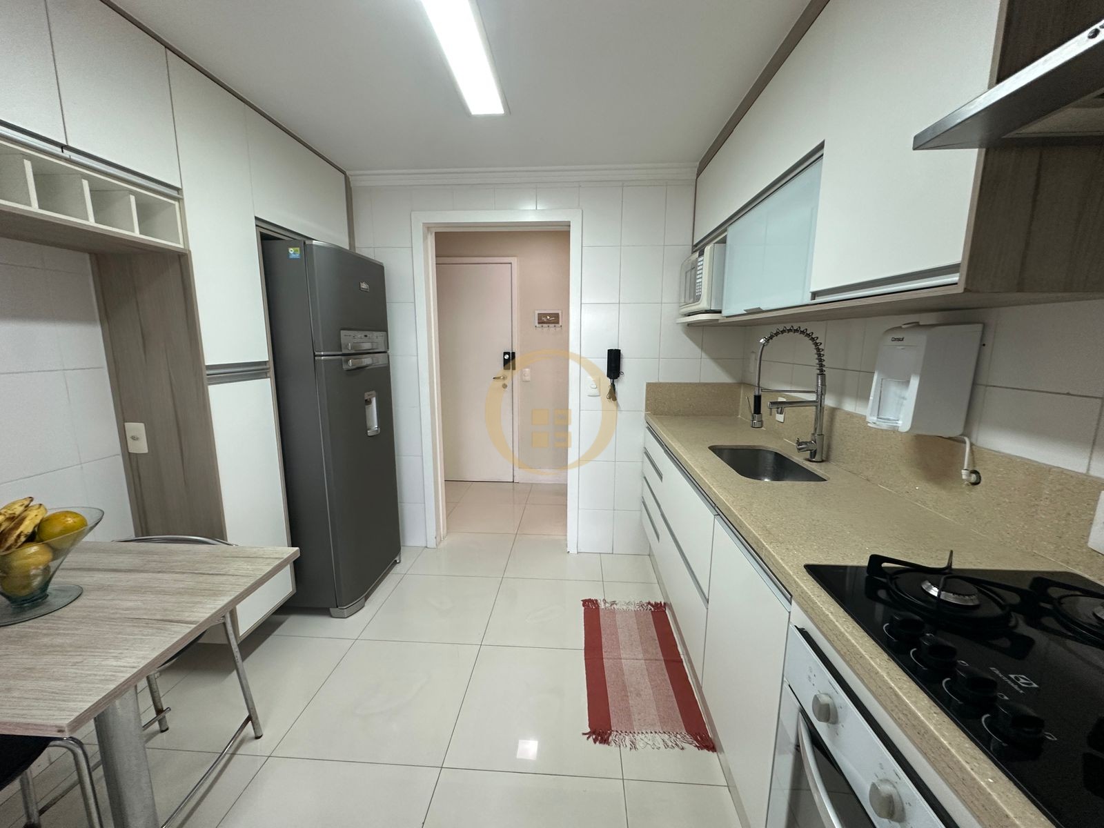 Apartamento na Praia das Pitangueiras, Guarujá - SP
