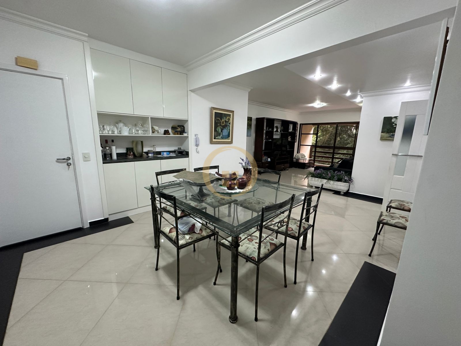 Apartamento na Praia das Pitangueiras, Guarujá - SP
