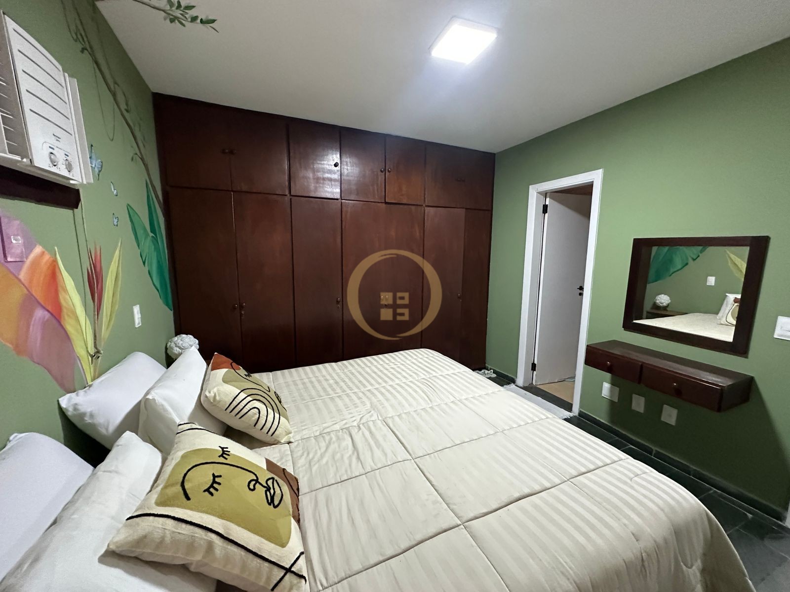 Apartamento na Praia das Pitangueiras, Guarujá - SP